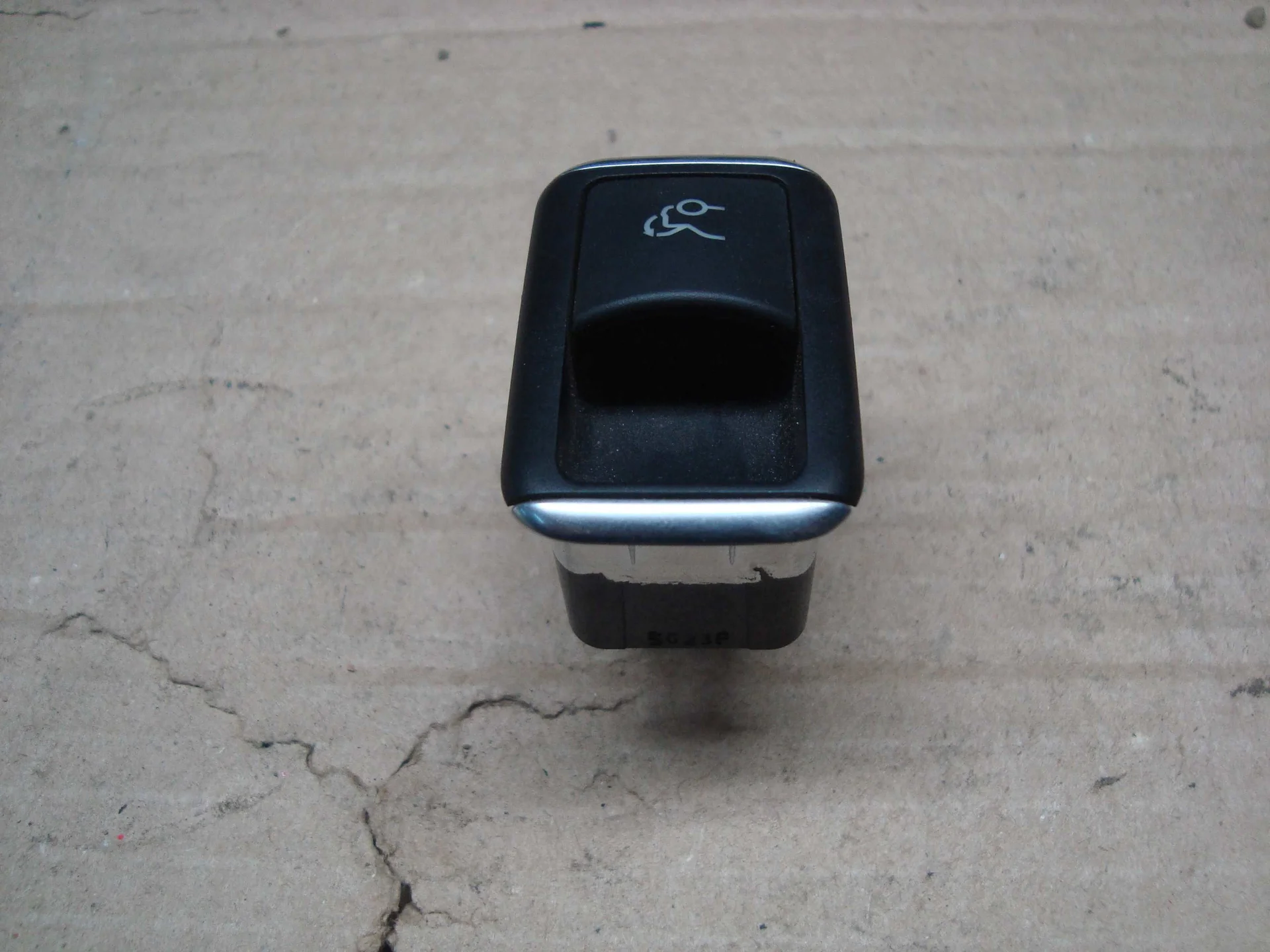 Кнопка открытия багажника Mercedes-Benz C117 270 A2129059200 - миниатюра 2