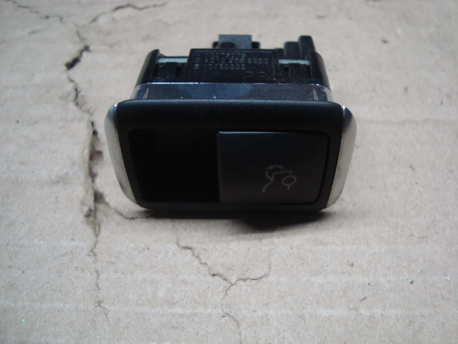 Кнопка открытия багажника Mercedes-Benz C117 270 A2129059200 - миниатюра 3