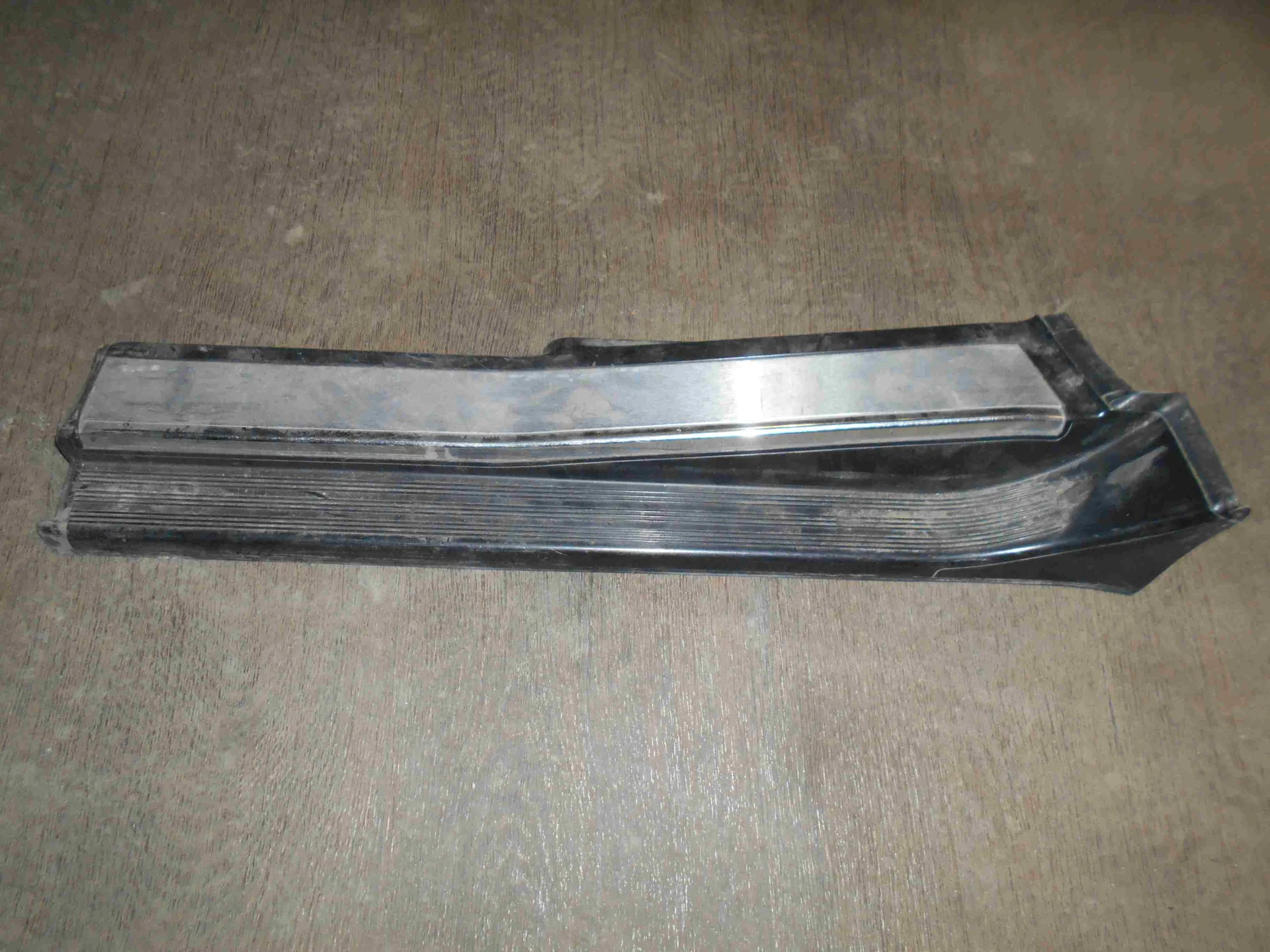 Накладка на порог внутренняя задняя левая Mercedes-Benz W140 A1406800135 - изображение 1