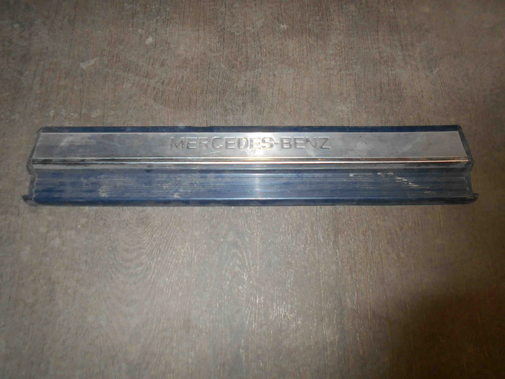 Накладка на порог внутренняя передняя левая Mercedes-Benz W140 A1406800535 - изображение 1