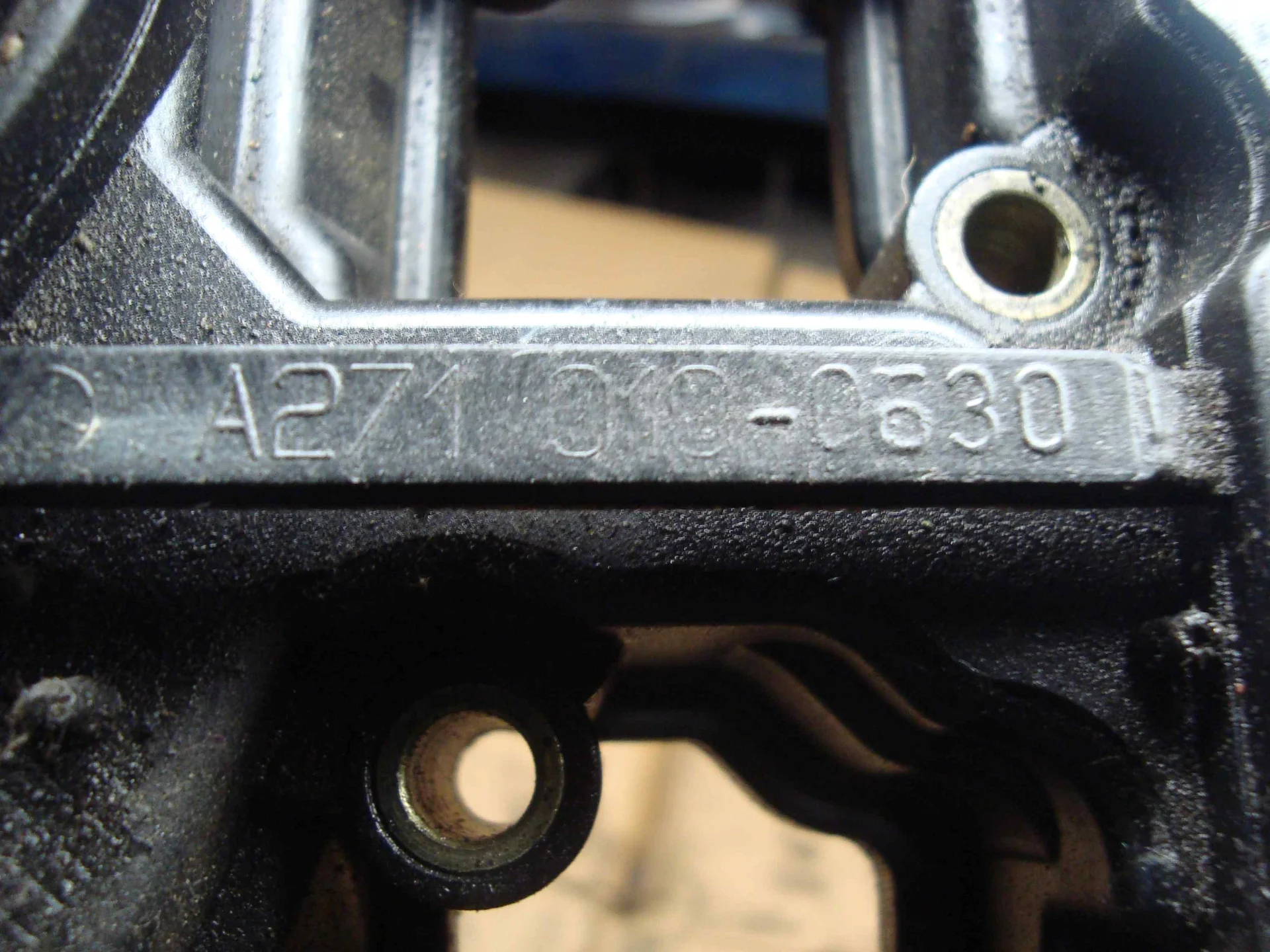 Крышка клапанная Mercedes-Benz W211 271 A2710100630 - миниатюра 4