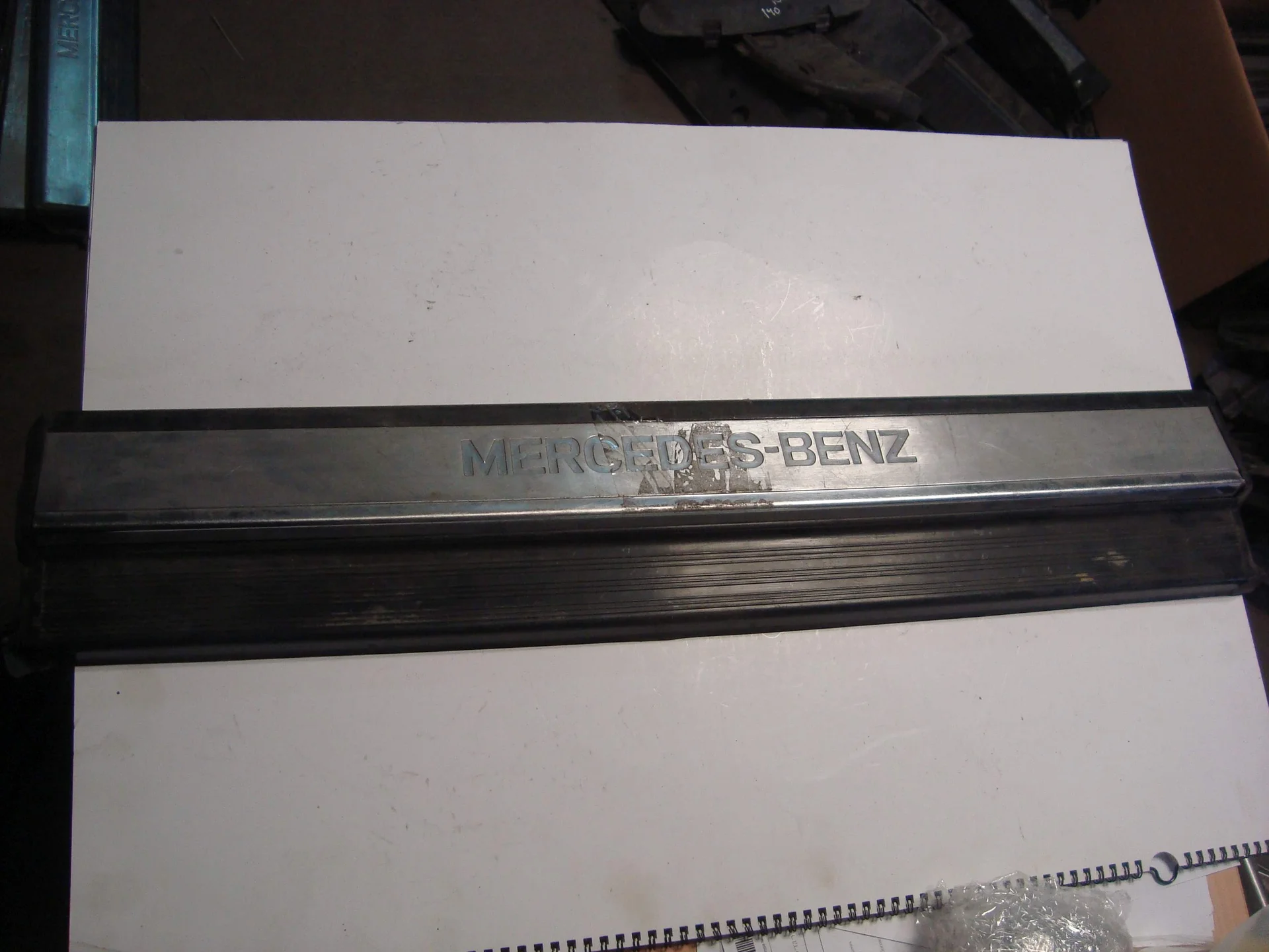 Накладка на порог внутренняя передняя левая Mercedes-Benz W140 - миниатюра 2