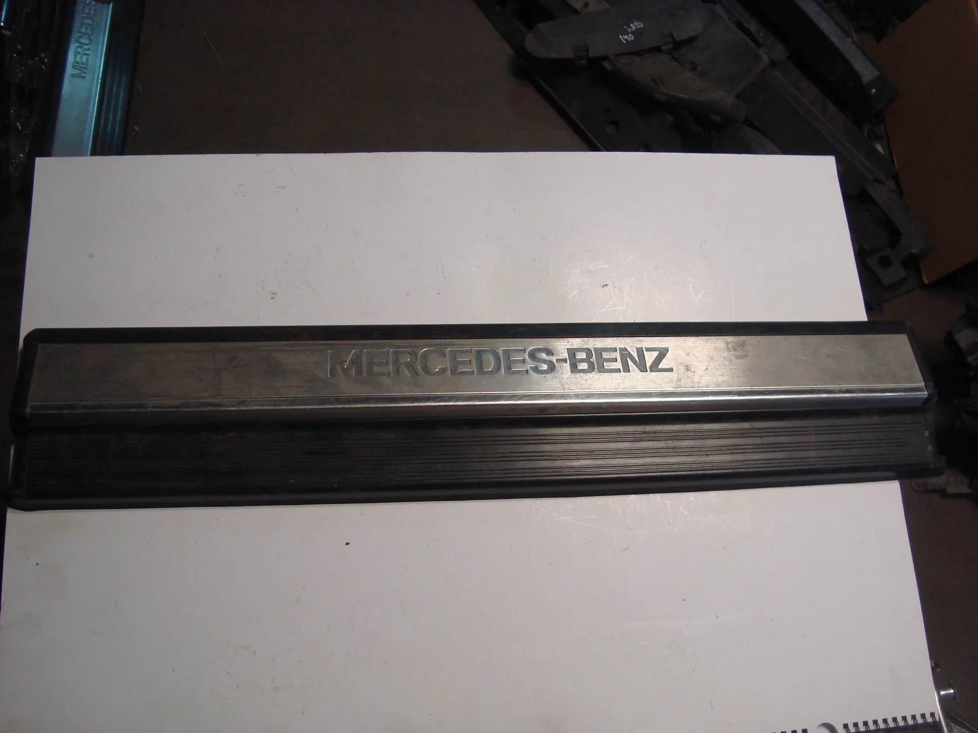 Накладка на порог внутренняя передняя Mercedes-Benz W140 A1406800535 - изображение 1