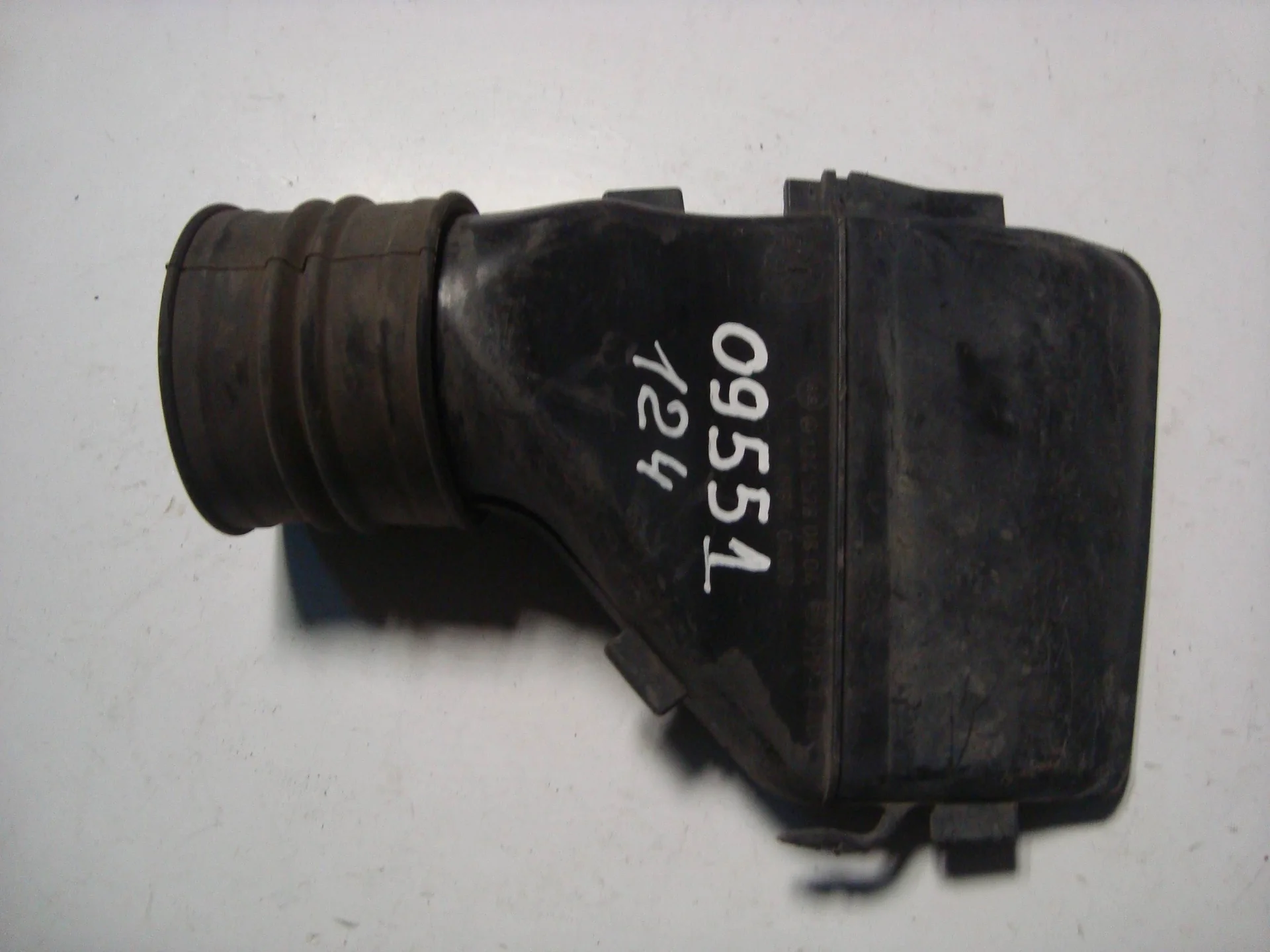 Воздухозаборник Mercedes-Benz W124 A1245280804 - изображение 1