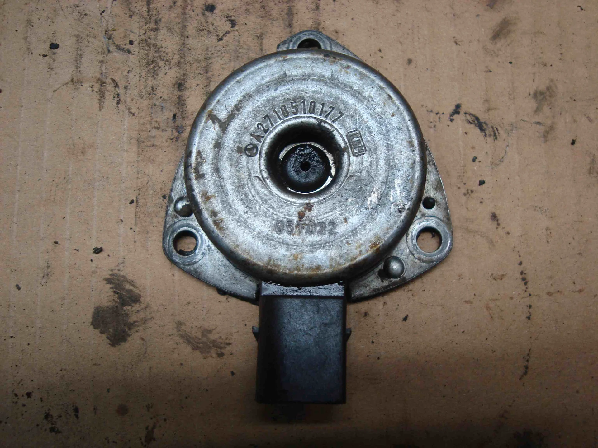 Регулятор положения распредвала Mercedes-Benz W211 271 A2710510177 - изображение 1