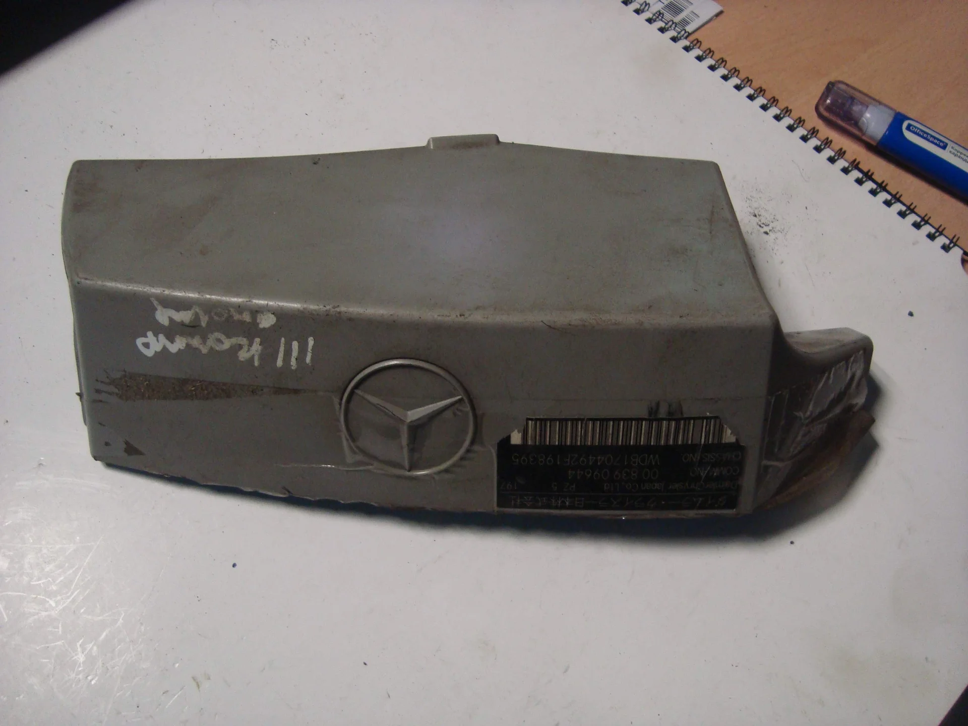 Крышка двигателя декоративная Mercedes-Benz R170 A1111580485 - миниатюра 2
