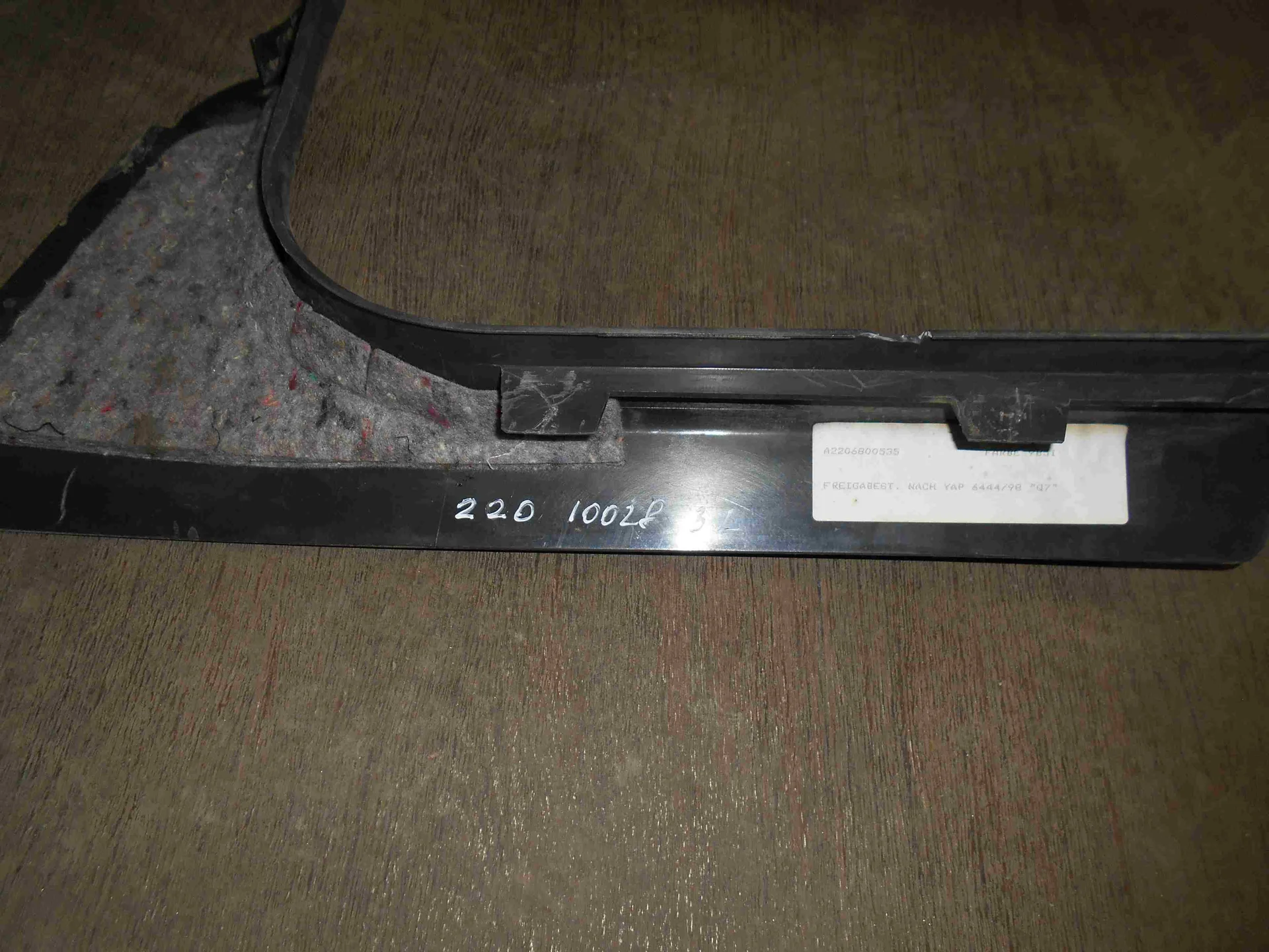 Накладка на порог внутренняя задняя левая Mercedes-Benz W168 A2206800535 - миниатюра 2