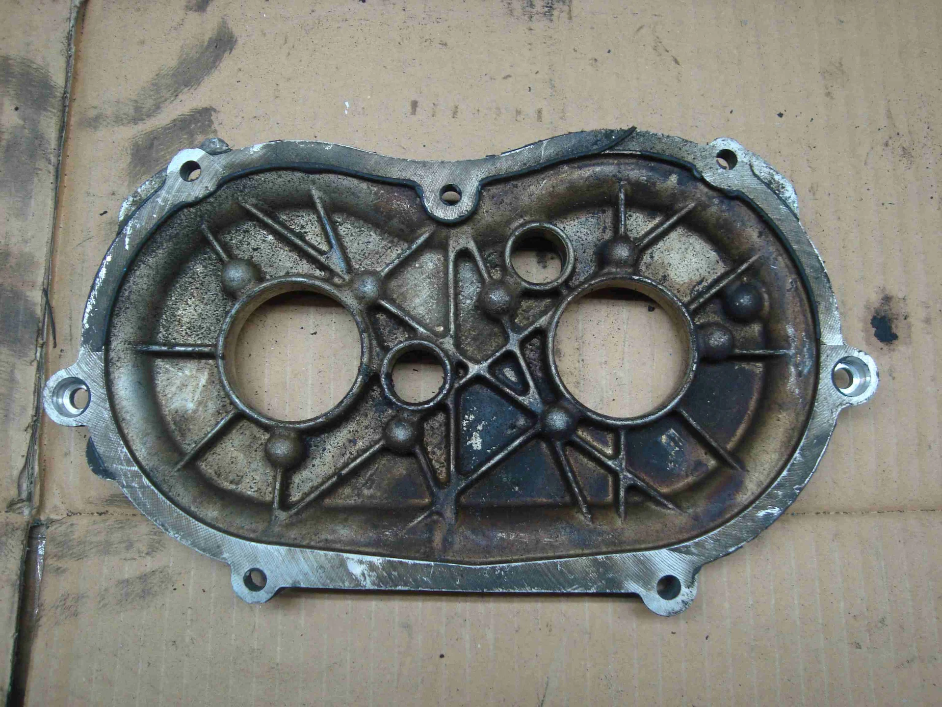 Крышка головки блока цилиндров  Mercedes-Benz W251 272 A2720150201 - миниатюра 2