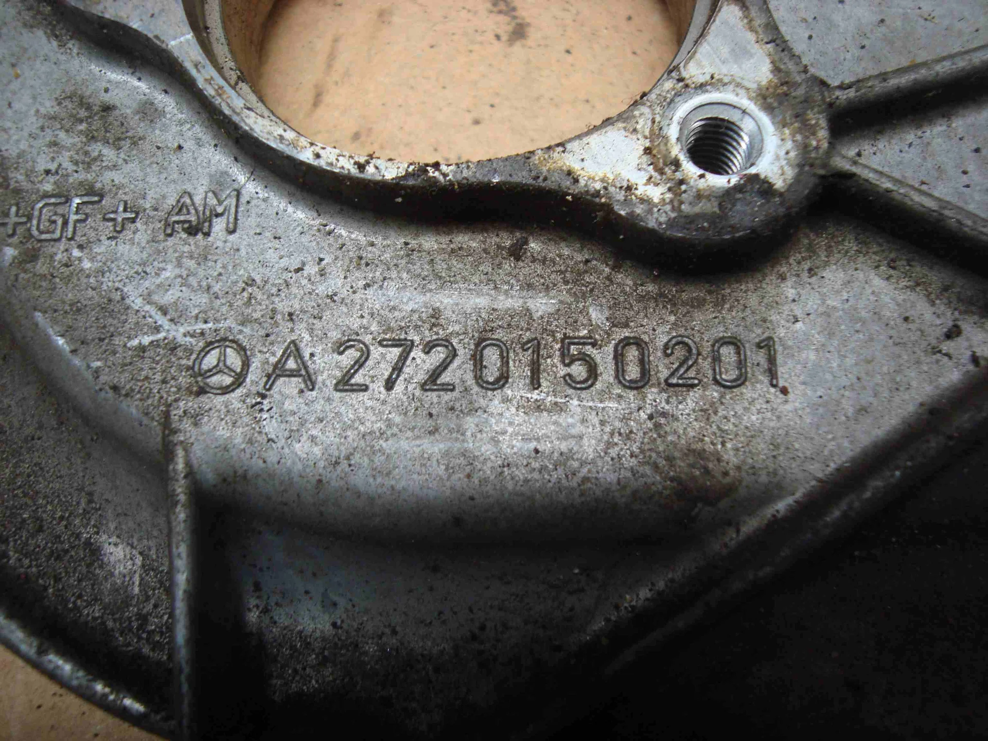 Крышка головки блока цилиндров  Mercedes-Benz W251 272 A2720150201 - миниатюра 3