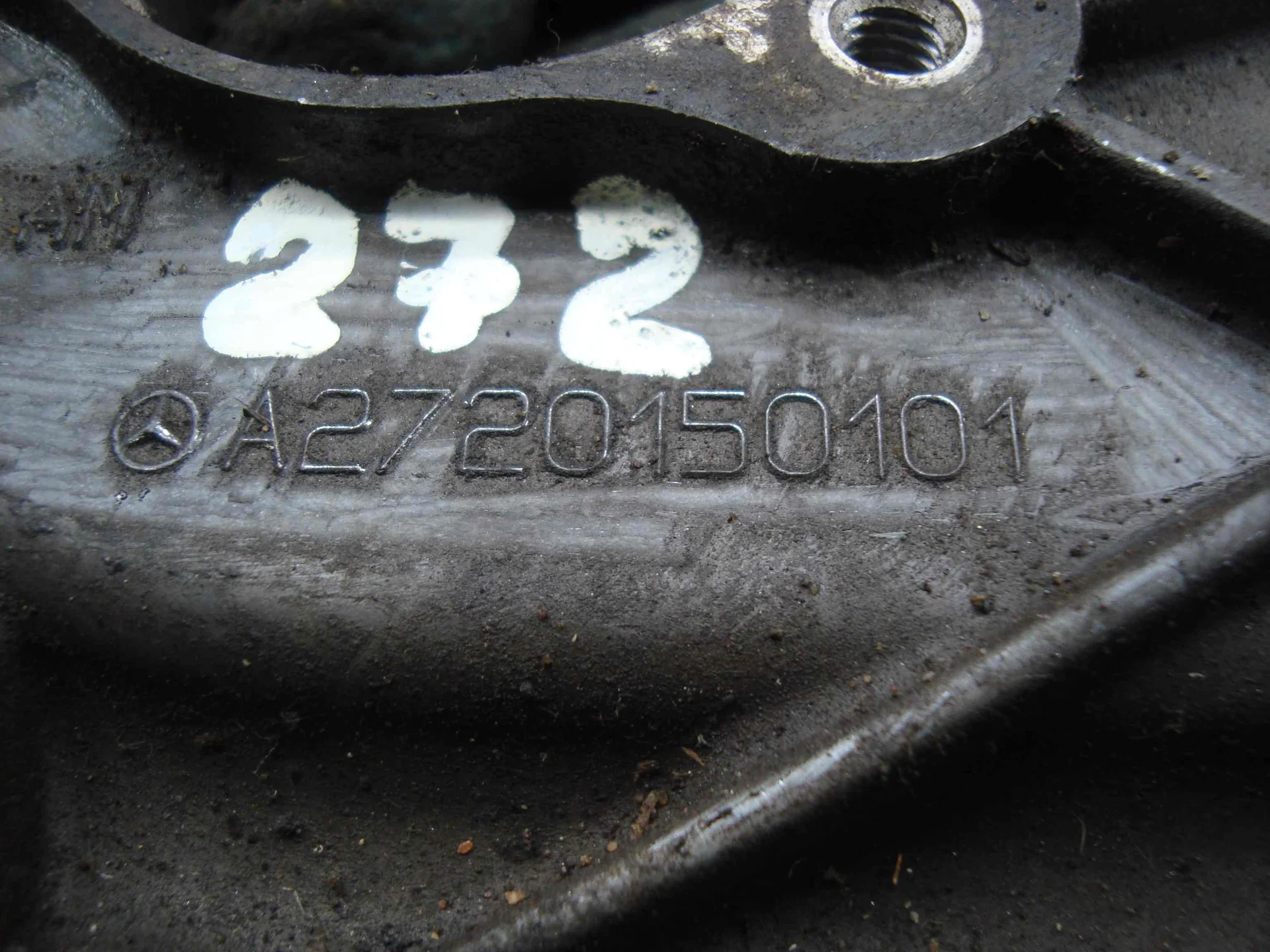 Крышка головки блока цилиндров  Mercedes-Benz W251 272 A2720150101 - миниатюра 3