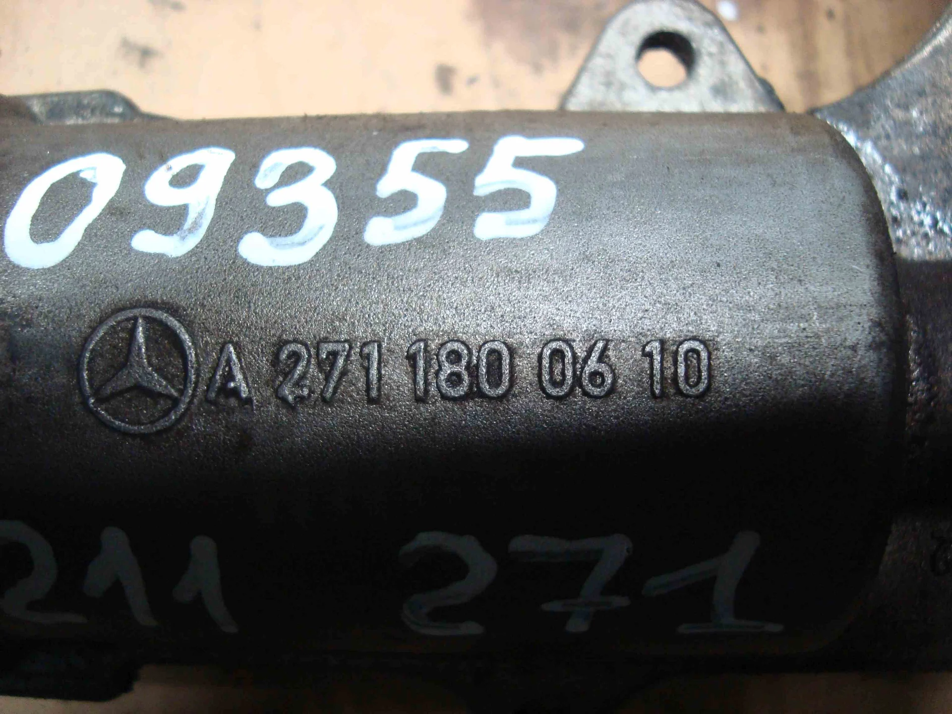Корпус масляного фильтра Mercedes-Benz W211 271 A2711800610 - миниатюра 3