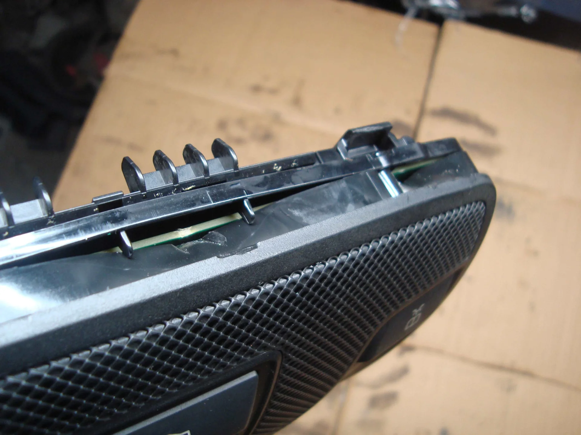 Плафон салонный Mercedes-Benz C117 270 A0009004508 - миниатюра 6