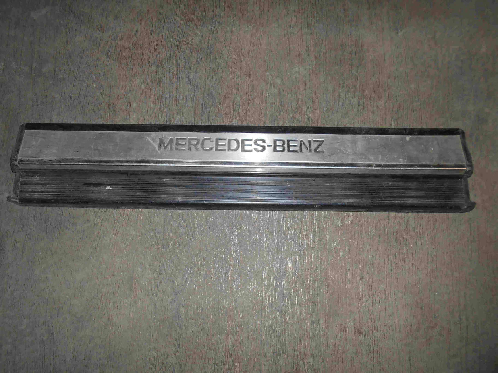 Накладка на порог внутренняя передняя левая Mercedes-Benz W140 A1406800535 - изображение 1