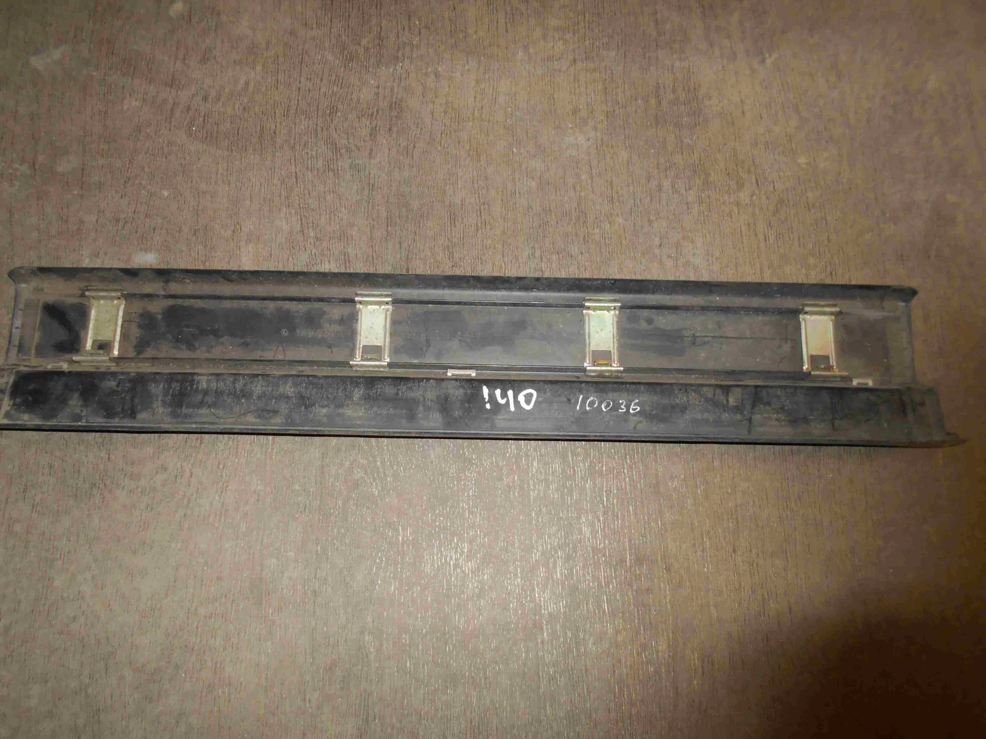 Накладка на порог внутренняя передняя левая Mercedes-Benz W140 A1406800535 - миниатюра 2