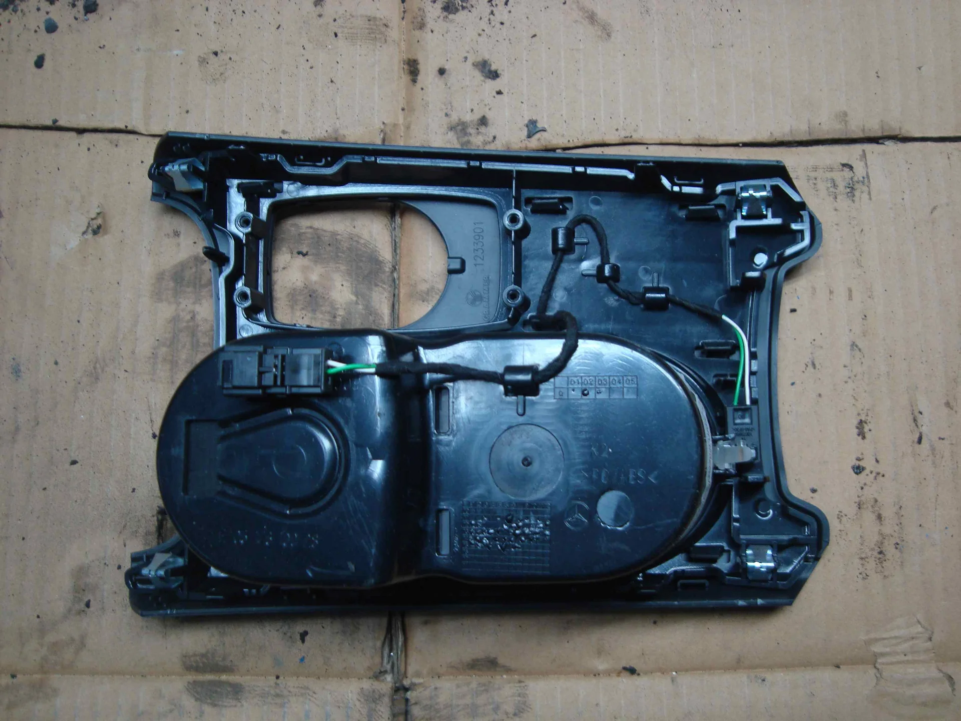 Подстаканник Mercedes-Benz C117 270 A1766801610 - миниатюра 2