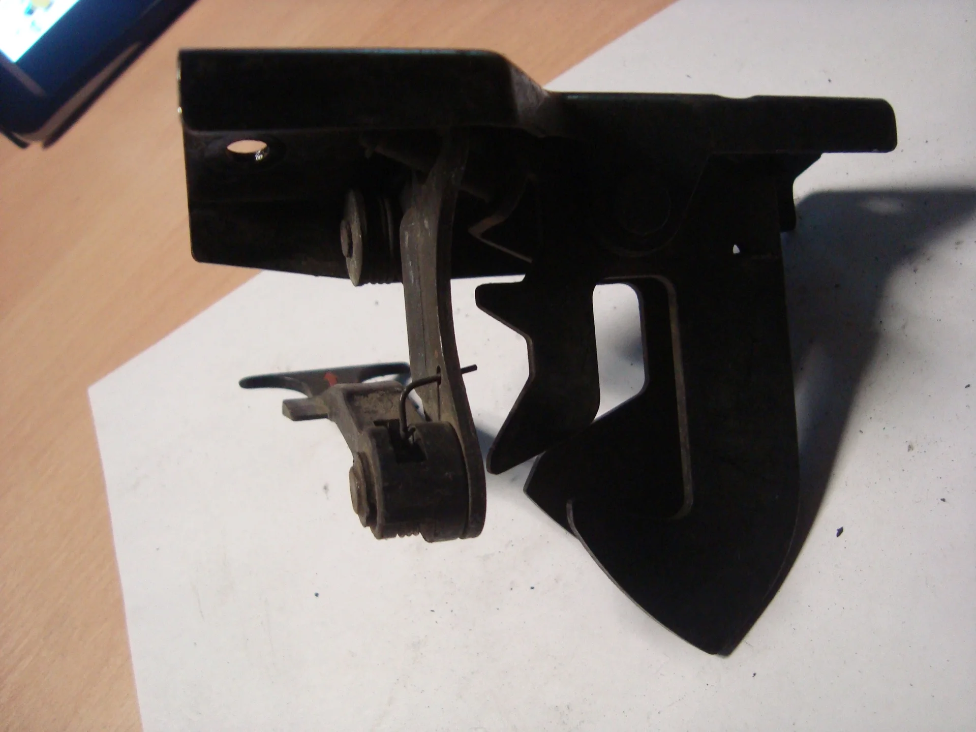 Предохранительный крюк капота Mercedes-Benz W220  A2208800364 - миниатюра 2