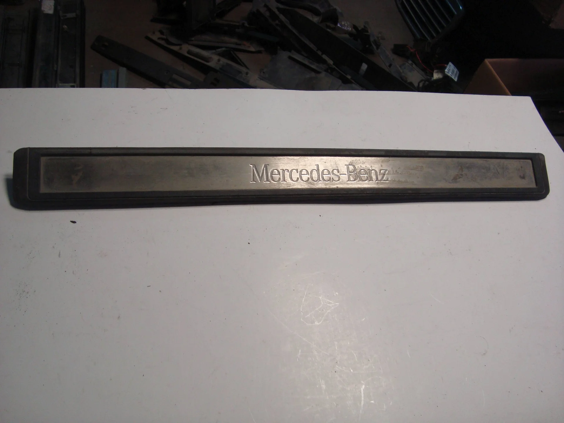Накладка на порог внутренняя передняя левая Mercedes-Benz W211 A2116801335 - изображение 1