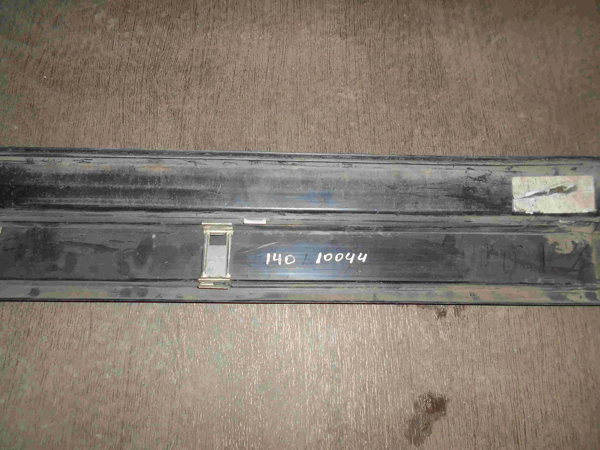 Накладка на порог внутренняя передняя левая Mercedes-Benz W140 A1406800535 - миниатюра 2