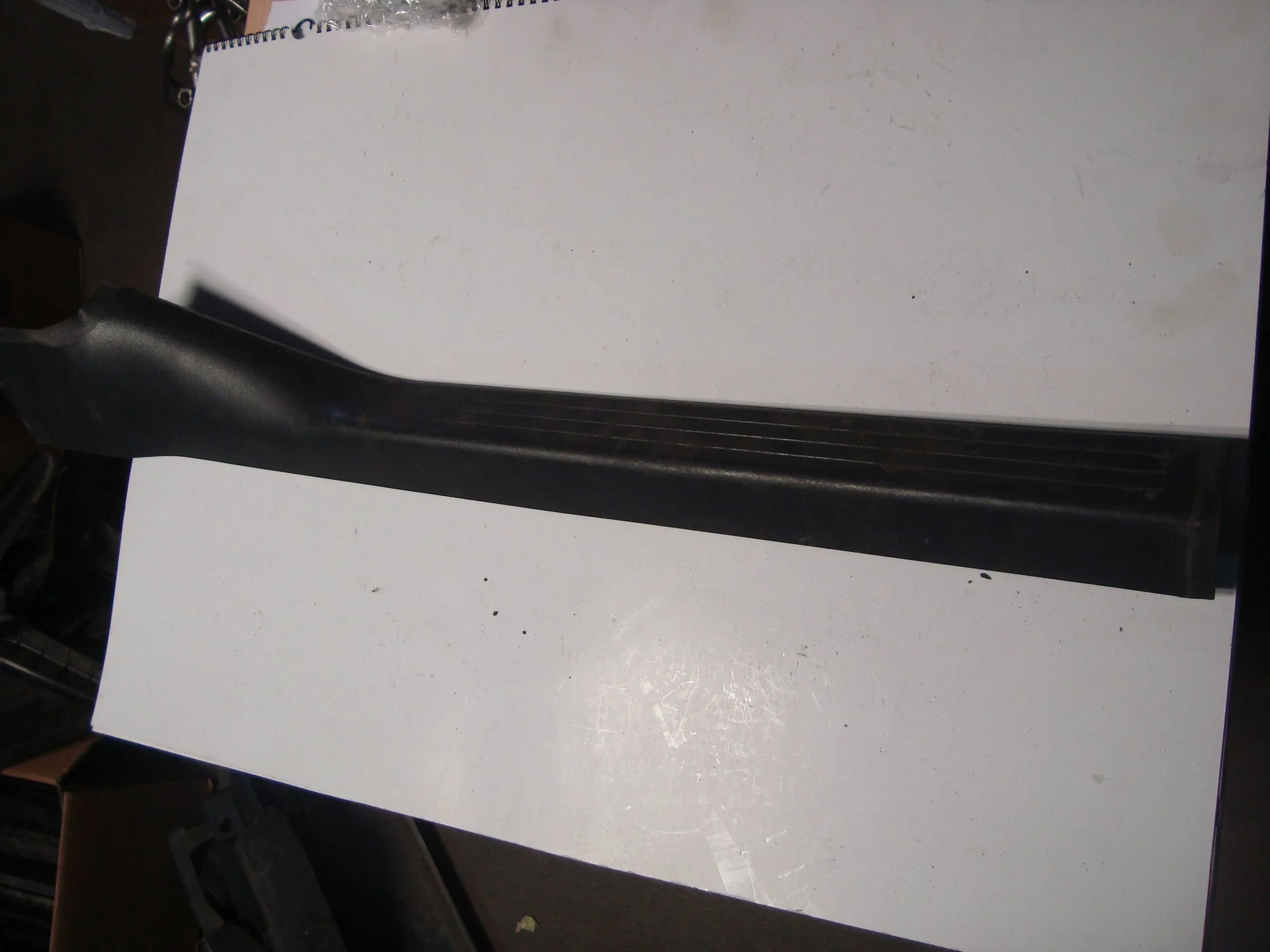 Накладка на порог внутренняя передняя левая Mercedes-Benz W203 A2036862736 - изображение 1