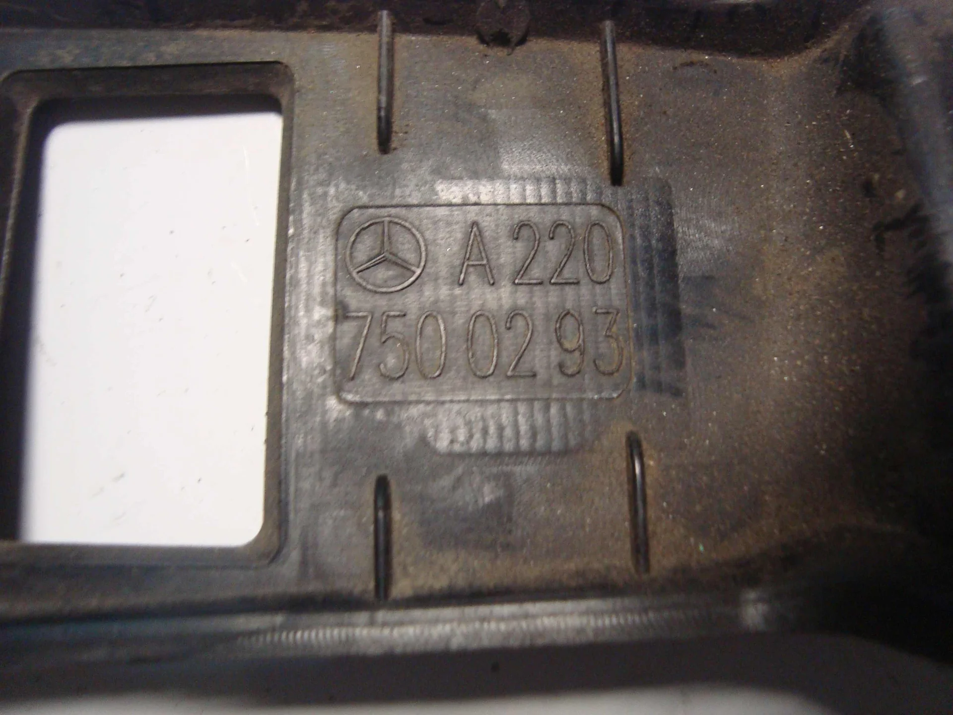 Накладка крышки багажника снизу Mercedes-Benz W220  A2207500293 - миниатюра 2