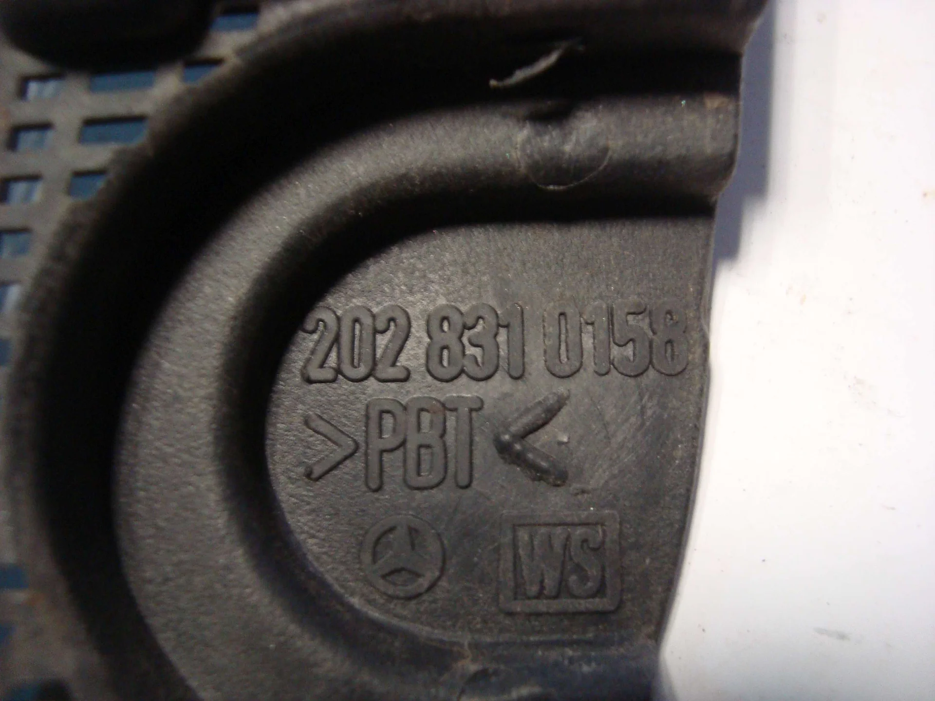 Водосток лобового стекла (жабо) Mercedes-Benz W202 A2028310158 - миниатюра 4