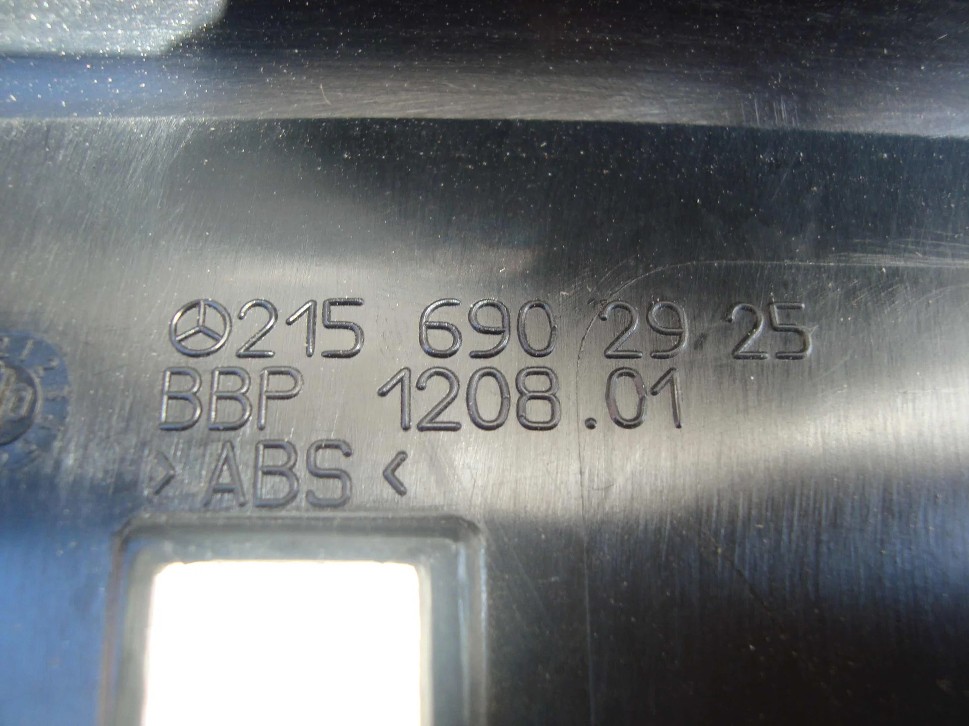 Накладка задней стенки багажного отделения Mercedes-Benz C215 A2156902925 - миниатюра 3
