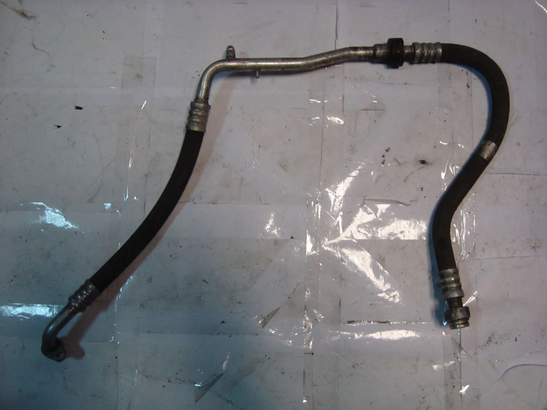 Трубка кондиционера Mercedes-Benz W211 A2118304515 - изображение 1