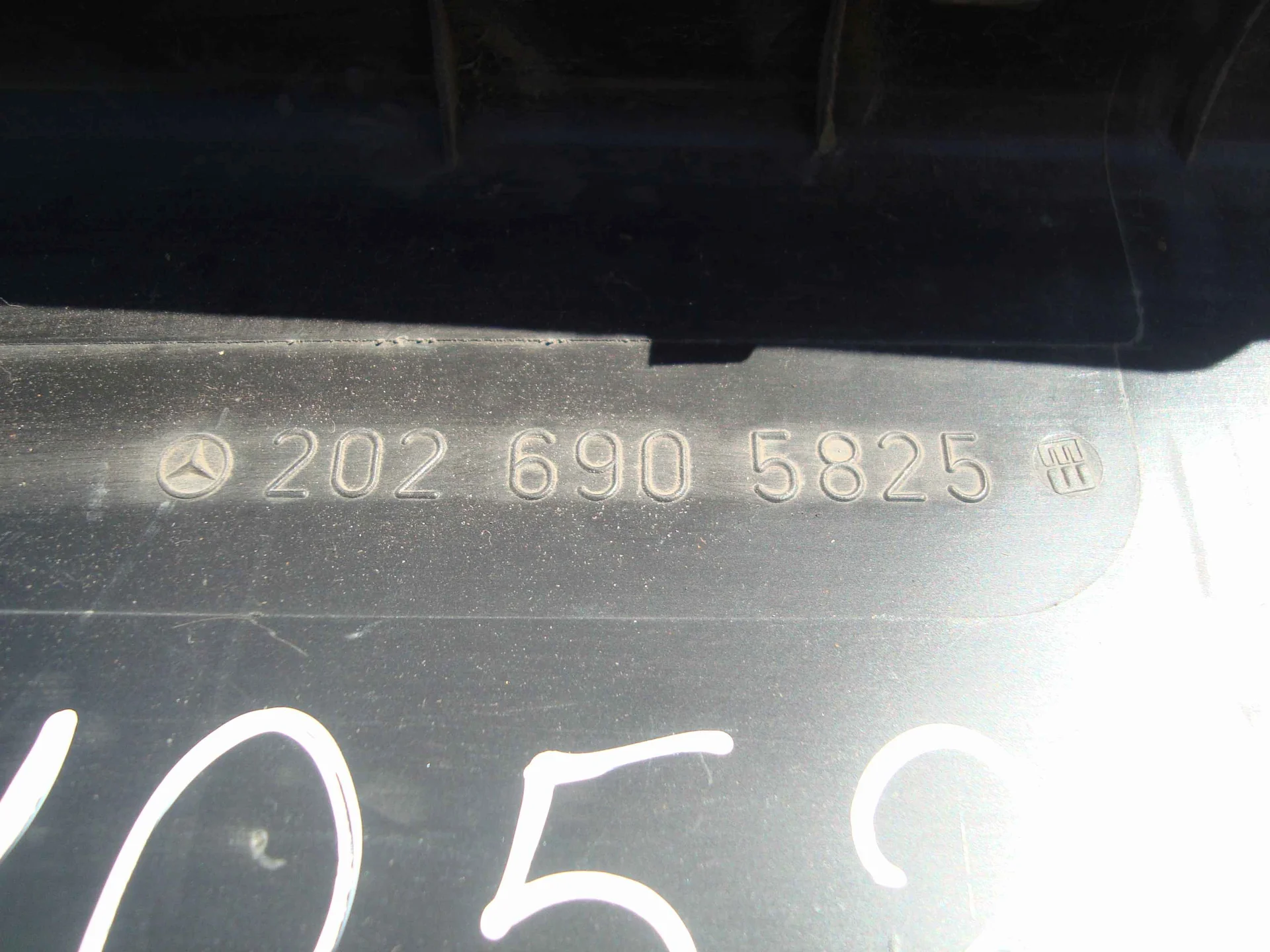 Накладка задней стенки багажного отделения Mercedes-Benz W202 A2026905825 - миниатюра 4