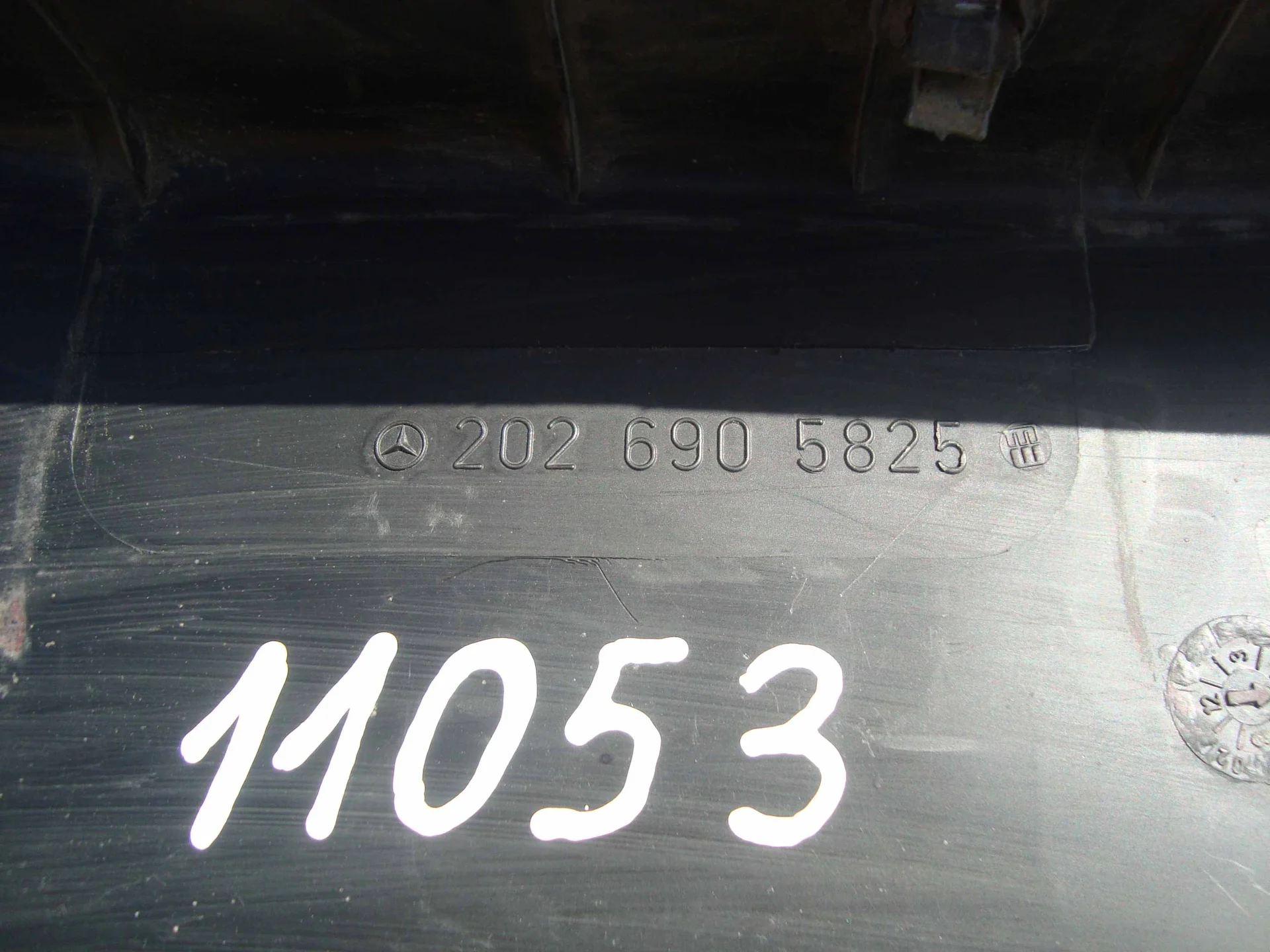Накладка задней стенки багажного отделения Mercedes-Benz W202  A2026905825 - миниатюра 3