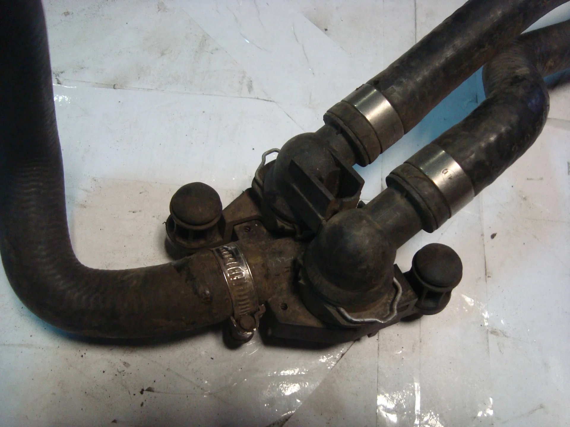 Патрубок отопителя Mercedes-Benz W210 A2108300024 - миниатюра 3
