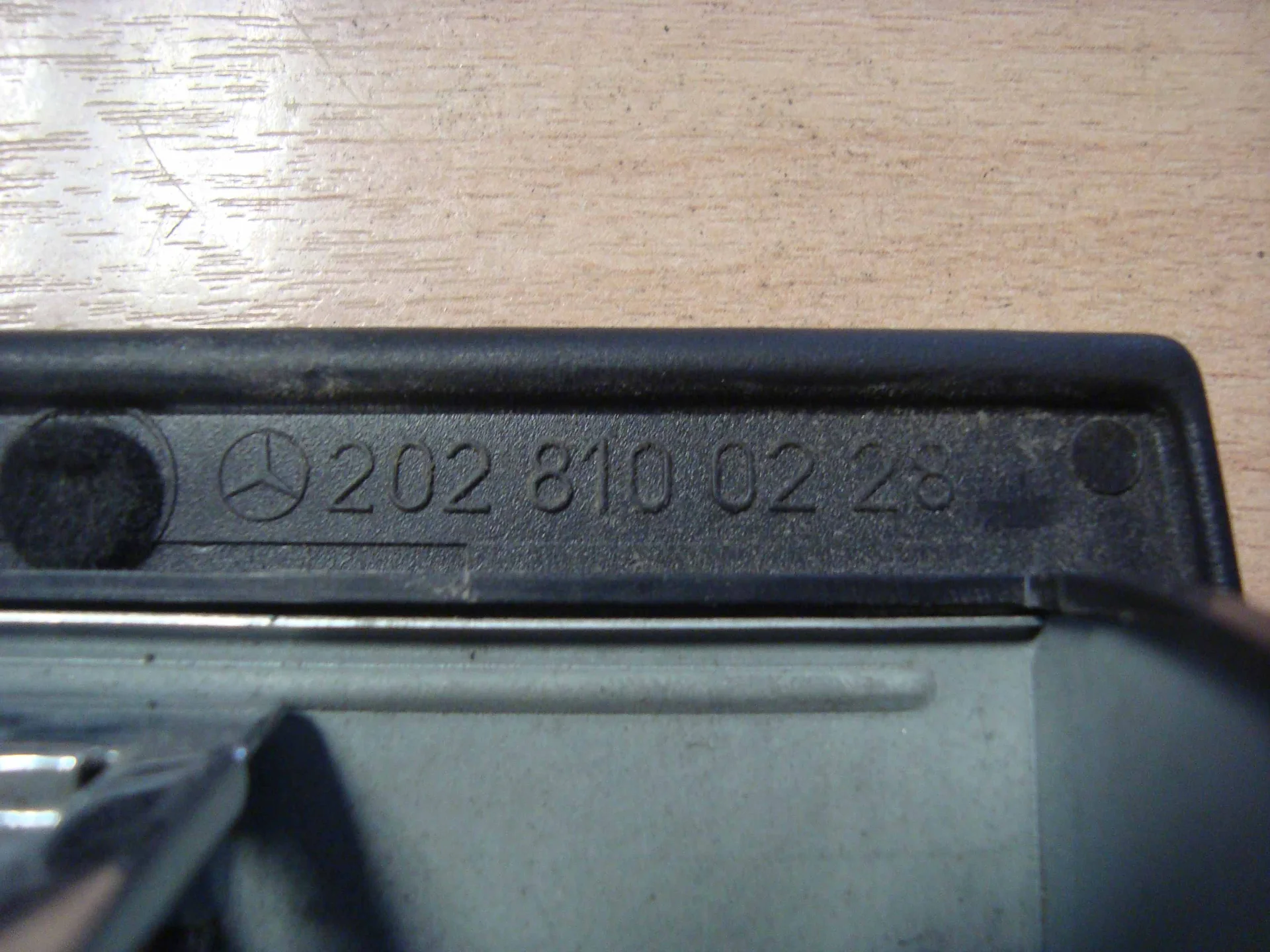Пепельница задняя Mercedes-Benz W202  A2028100228 - миниатюра 3