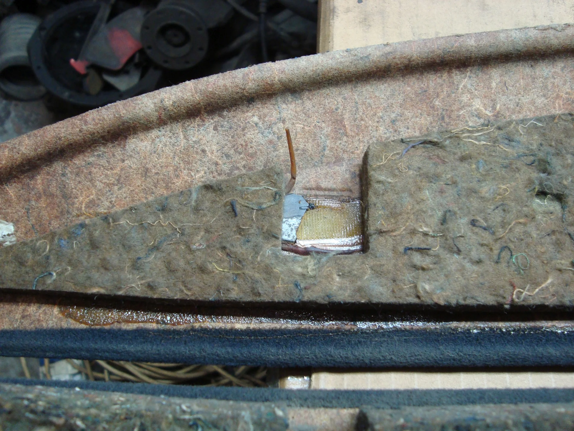 Накладка задней шторки Mercedes-Benz W210 119 A2106902149 - миниатюра 7