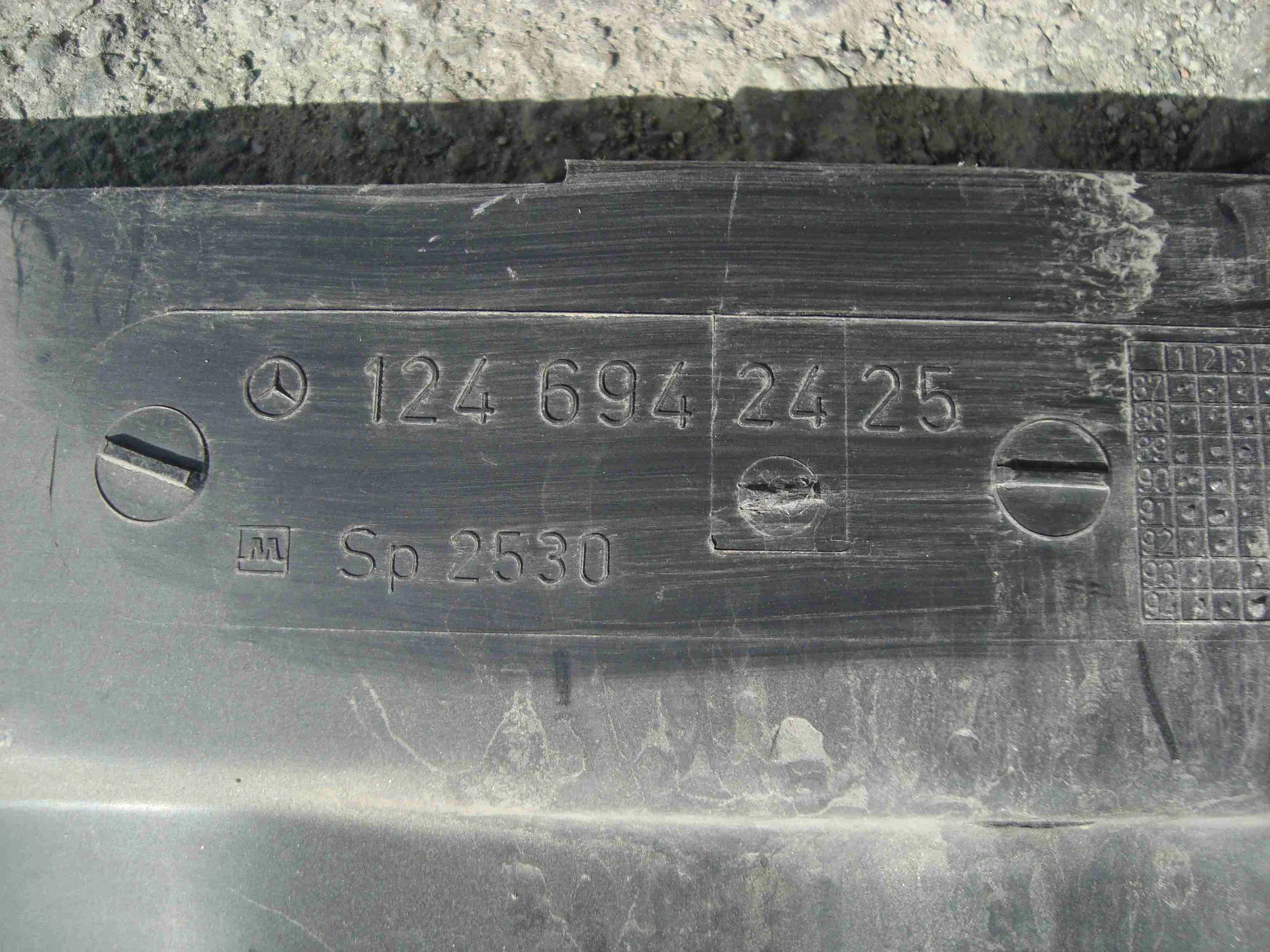 Накладка задней стенки багажного отделения Mercedes-Benz W124 A1246942425 - миниатюра 7
