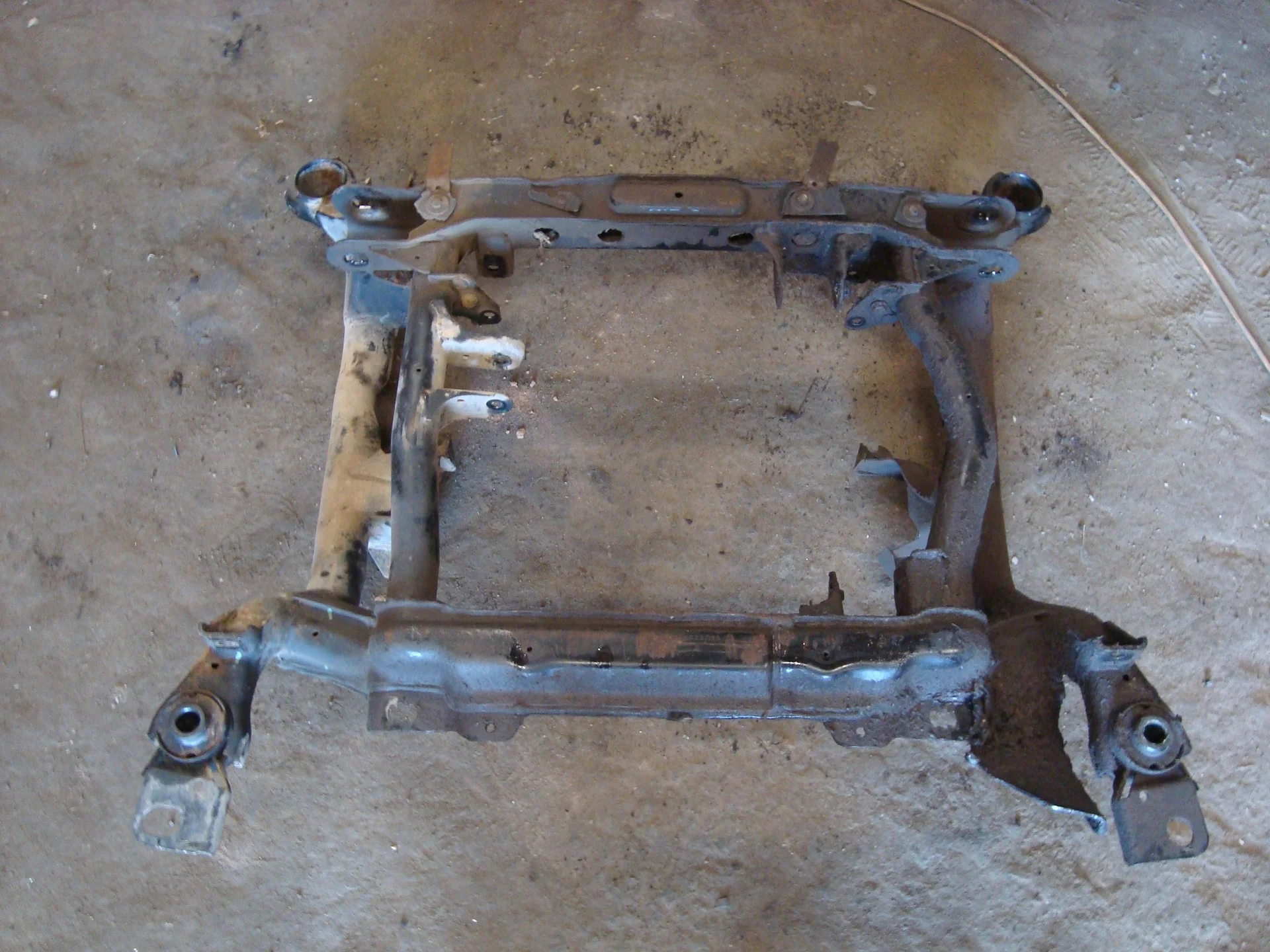 Балка подмоторная (подрамник) Mercedes-Benz W251 272 A2513300058 - миниатюра 2