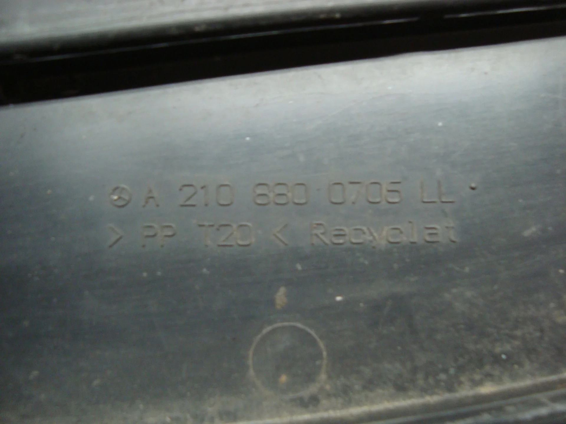 Решётка капота Mercedes-Benz W210 119 A2108800705 - миниатюра 2