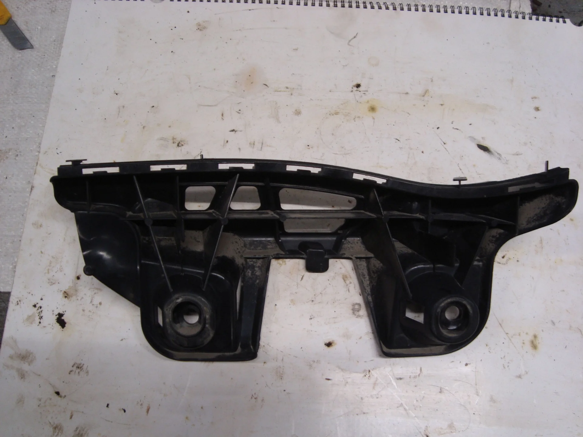 Кронштейн заднего бампера левый Mercedes-Benz C117 270 A1178850765 - миниатюра 2
