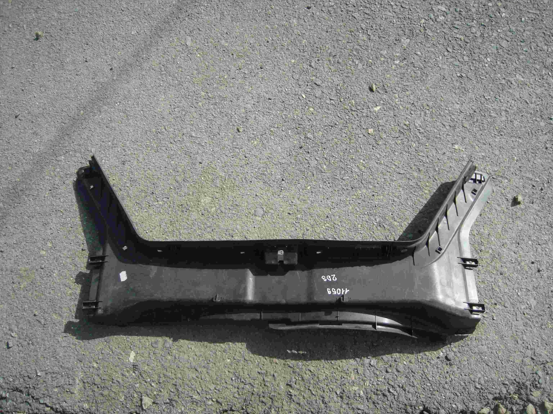 Накладка задней стенки багажного отделения Mercedes-Benz W203 A2036900525 - миниатюра 2