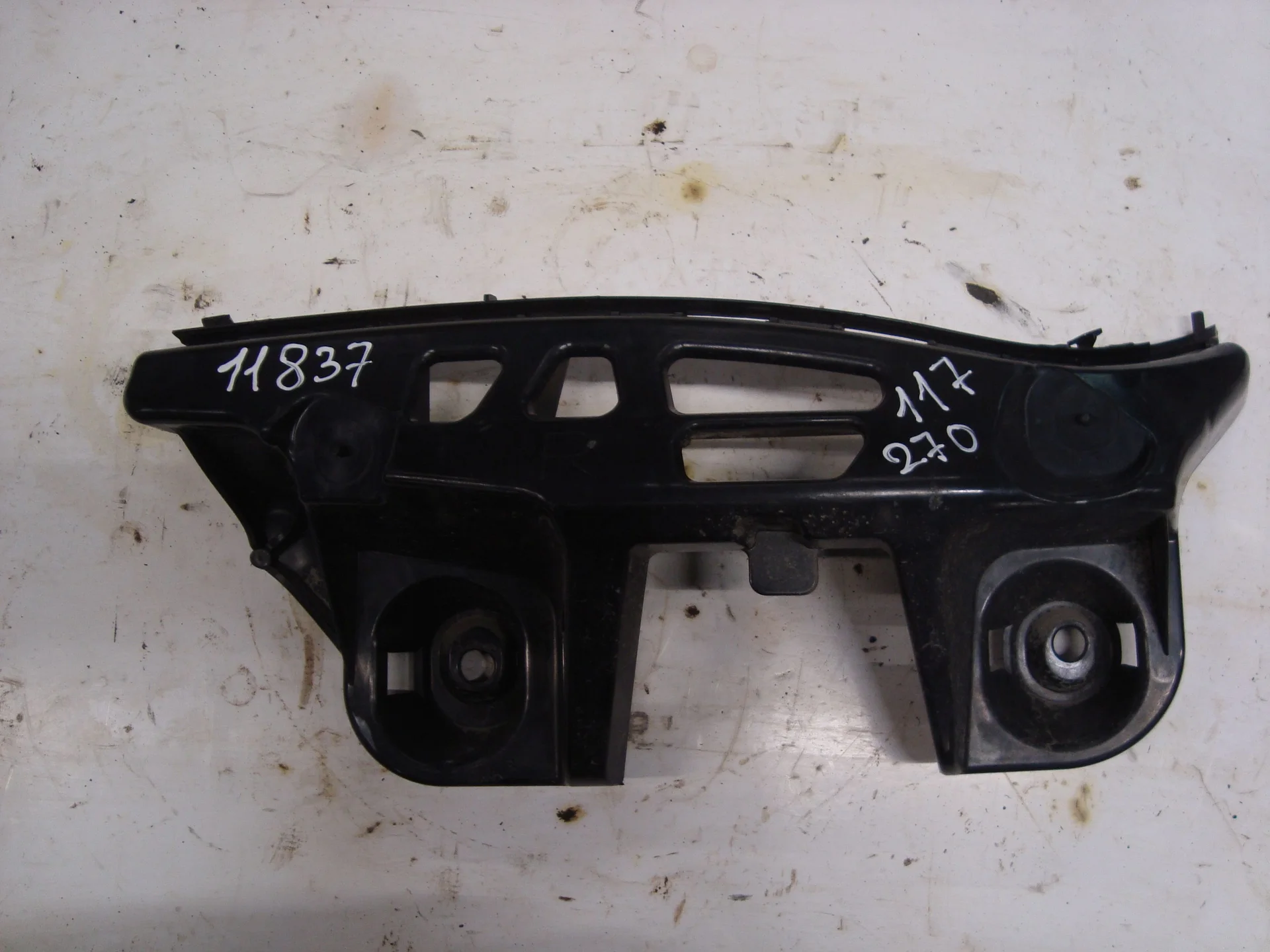 Кронштейн заднего бампера правый Mercedes-Benz C117 270 A1178850865 - изображение 1