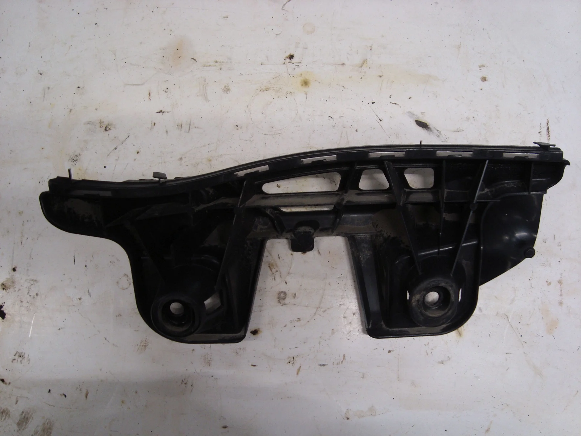Кронштейн заднего бампера правый Mercedes-Benz C117 270 A1178850865 - миниатюра 2