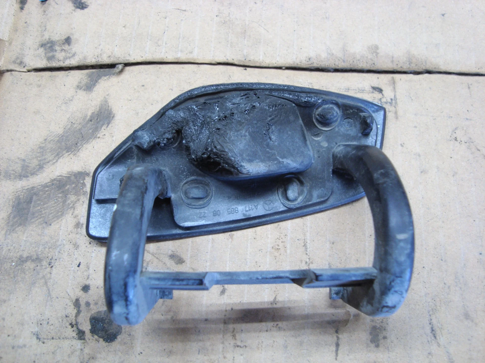 Крышка омывателя фары правая Mercedes-Benz C117 270 A1178850822 - миниатюра 2