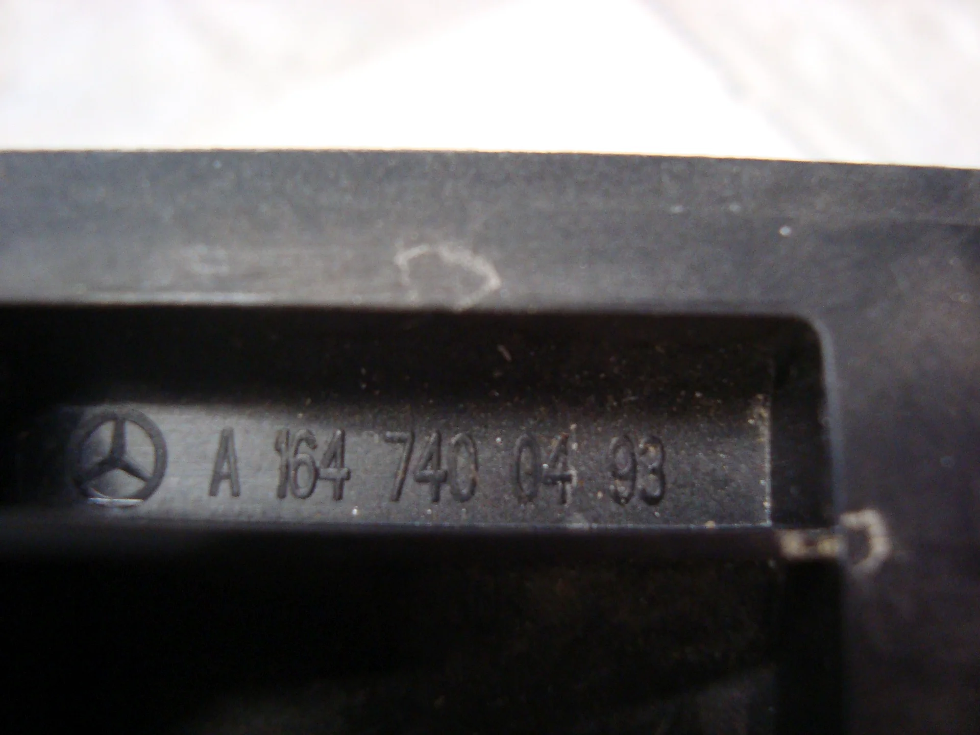 Ручка наружная крышки багажника Mercedes-Benz W251 272 А1647400493 - миниатюра 4