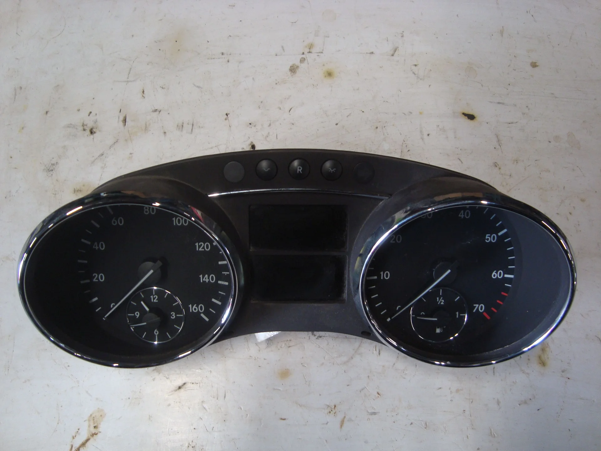 Панель приборов Mercedes-Benz W251 272 A2515401748 - миниатюра 2