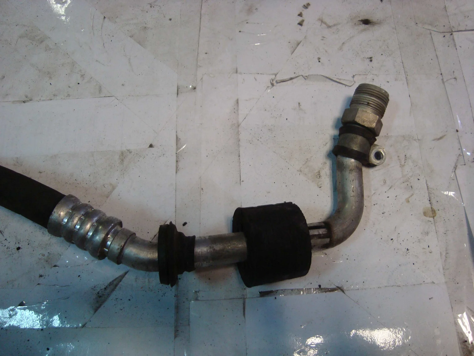 Трубка кондиционера Mercedes-Benz W202 111 A2028302215 - миниатюра 3
