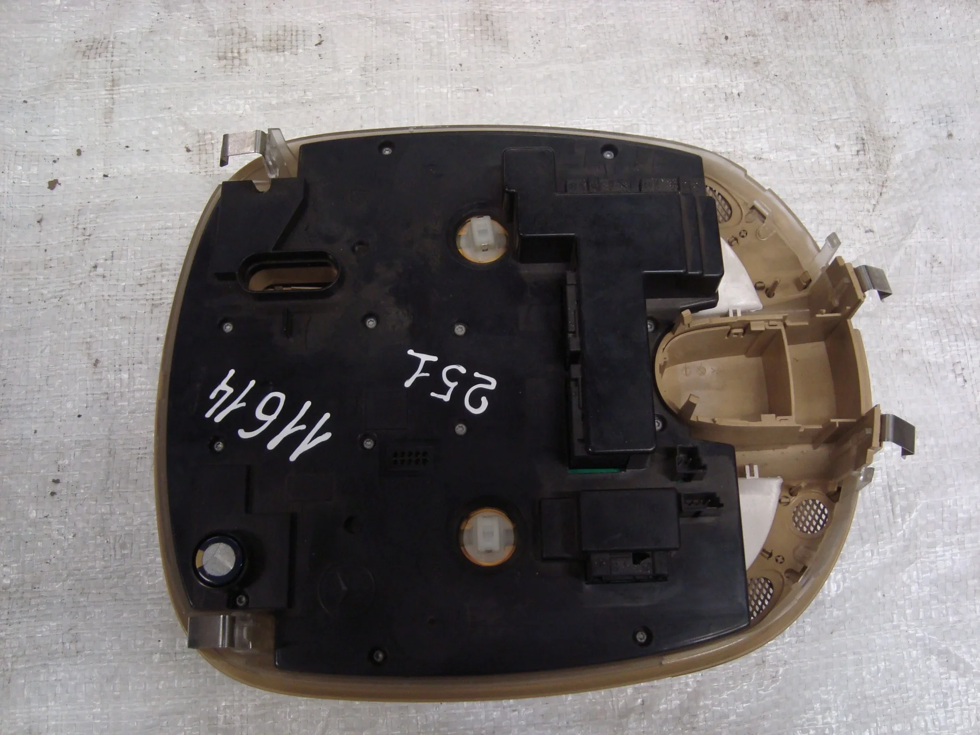 Плафон салонный Mercedes-Benz W251 272 A1648208301 - миниатюра 3