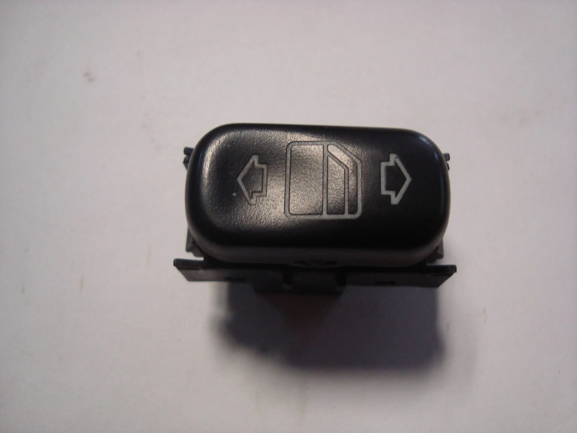 Кнопка стеклоподъёмника задняя Mercedes-Benz W210 A2108200510 - изображение 1