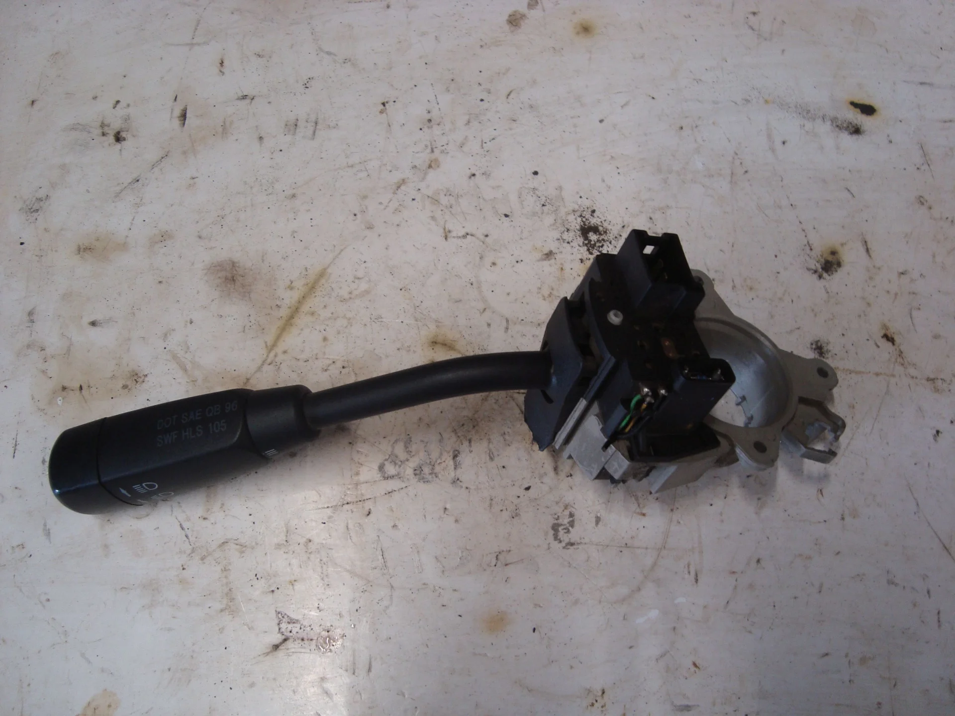 Переключатель подрулевой Mercedes-Benz C208 111 A2085450010 - миниатюра 2