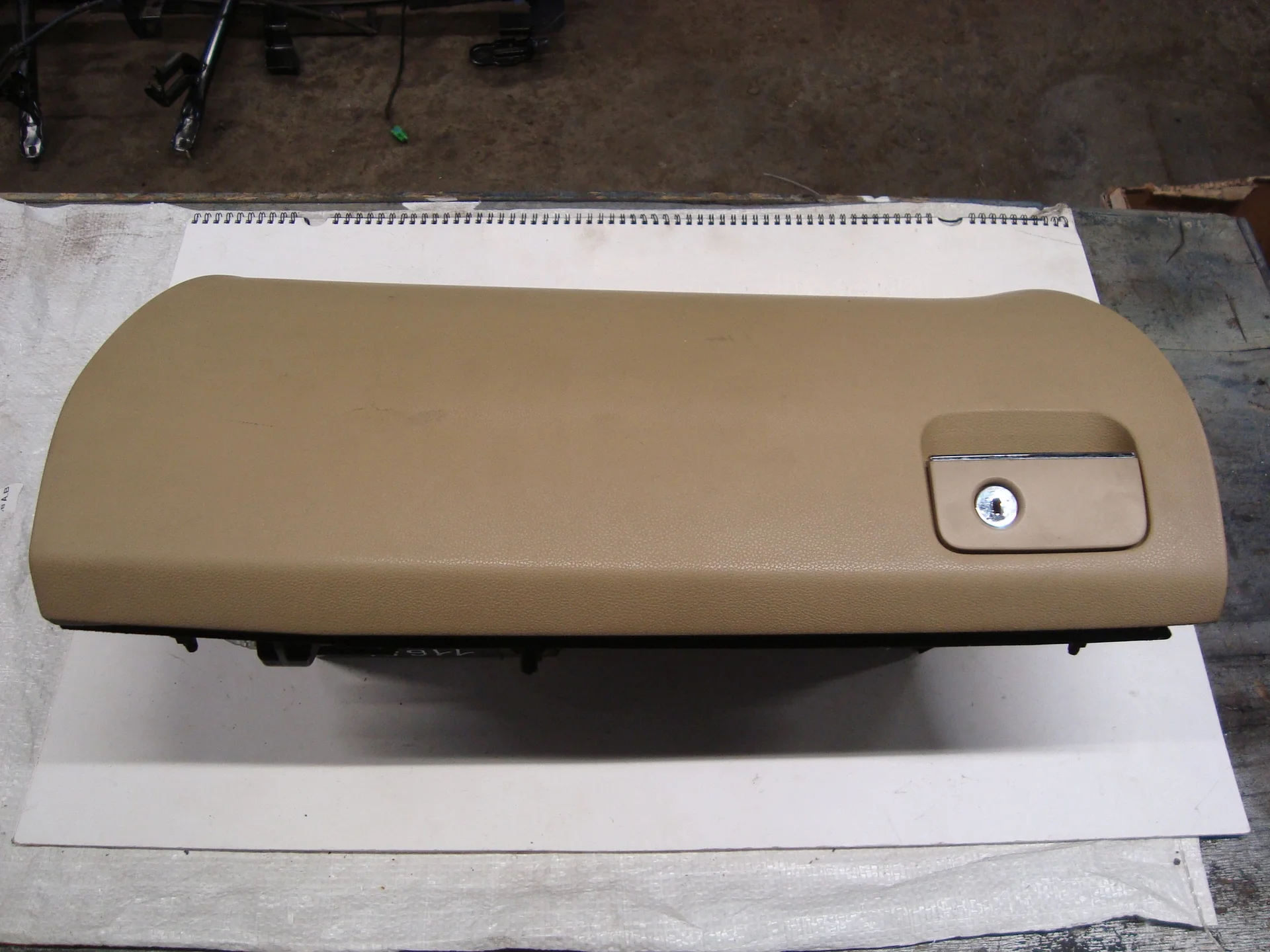 Бардачок Mercedes-Benz W251 272 A2516800291 - изображение 1