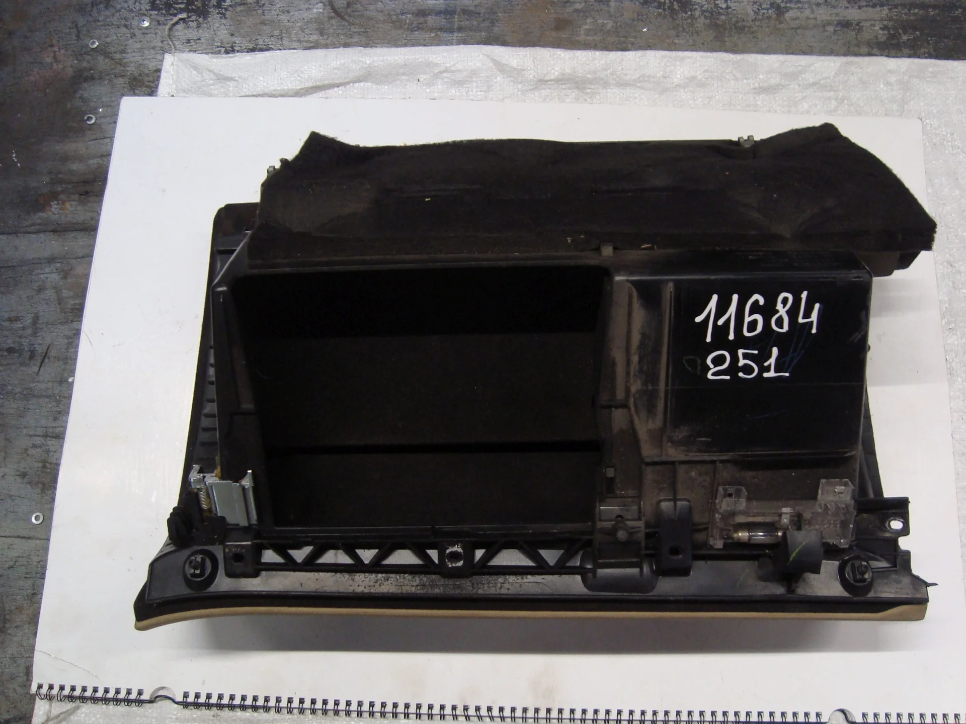 Бардачок Mercedes-Benz W251 272 A2516800291 - миниатюра 5
