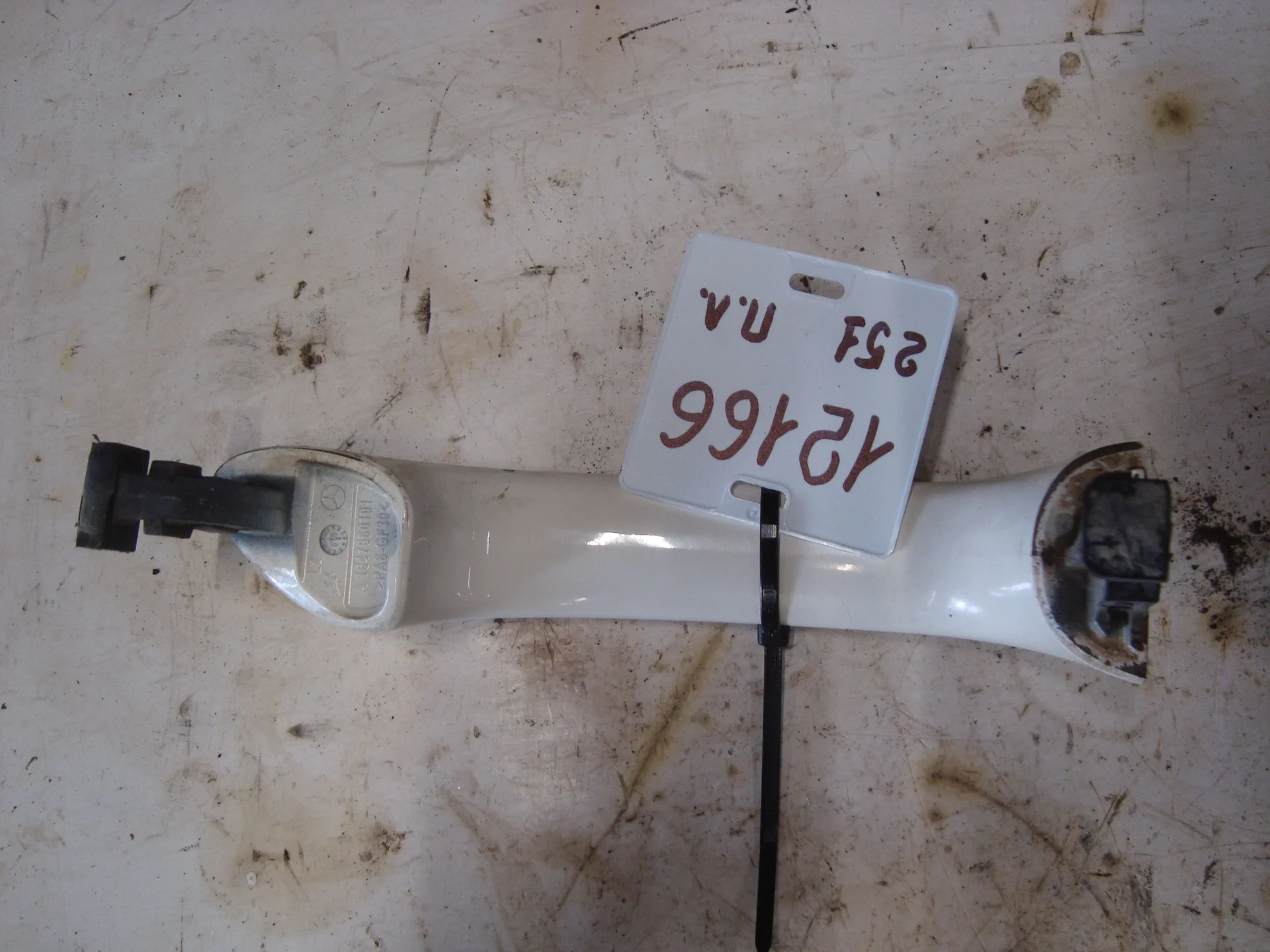 Ручка наружняя передней левой двери Mercedes-Benz W251 272 A1647660101 - миниатюра 2