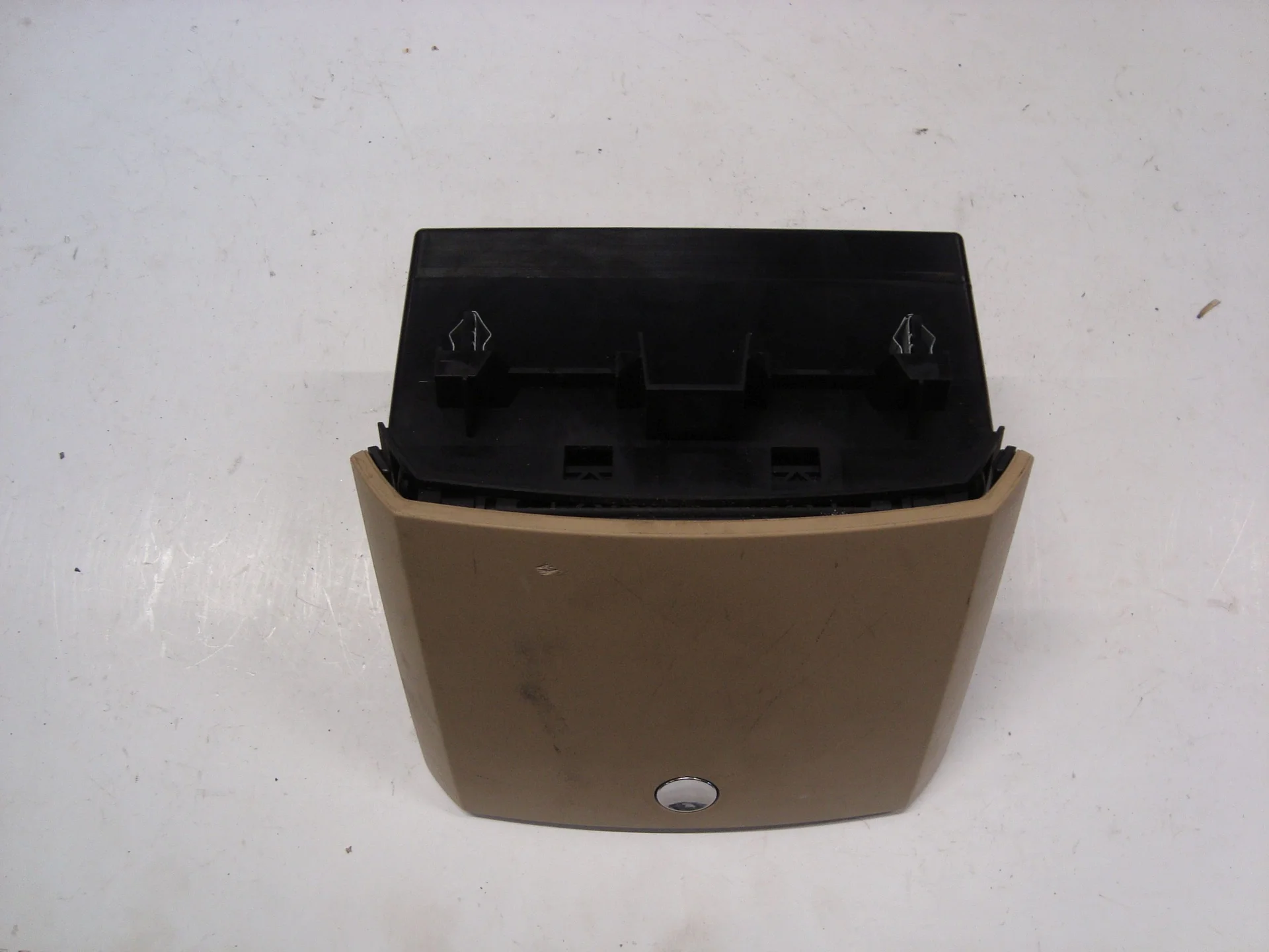 Подстаканники задние Mercedes-Benz W251 272 A2516800814 - миниатюра 2